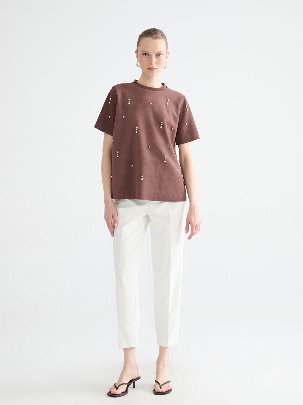 Kahverengi Bisiklet Yaka Taşlı Süet Görünümlü Bluz-1