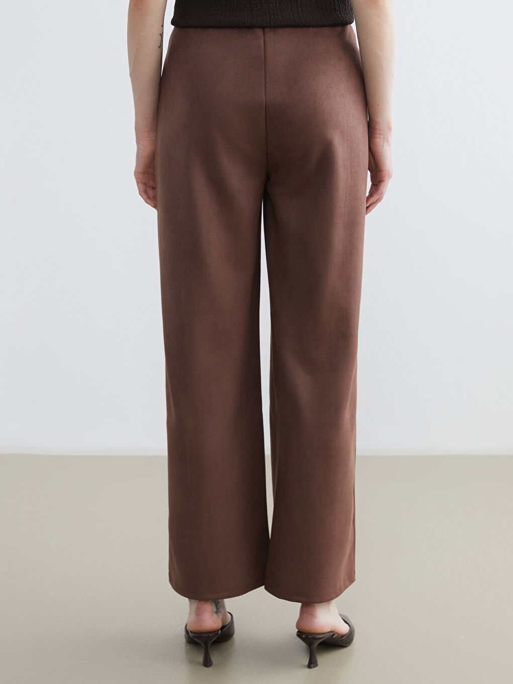 Kahverengi Loose Fit Kadın Süet Görünümlü Pantolon-3