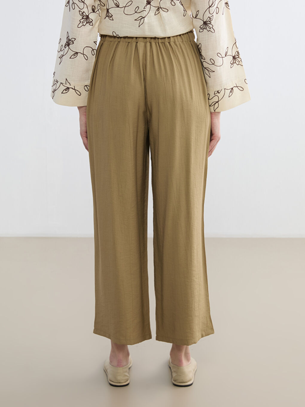 Haki Beli Lastikli Dokulu Kadın Pileli Pantolon-4