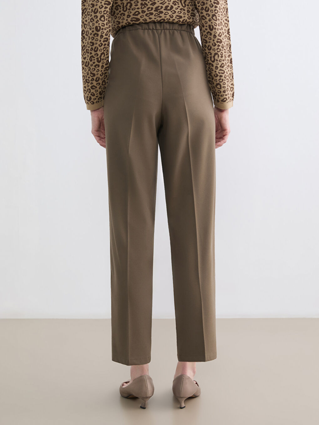 Kahverengi Beli Lastikli Kadın Pileli Pantolon-3