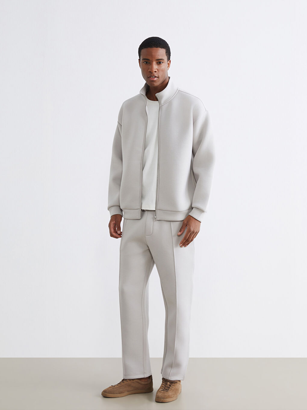 Sweat-shirt zippé pour homme à col montant et coupe décontractée-1