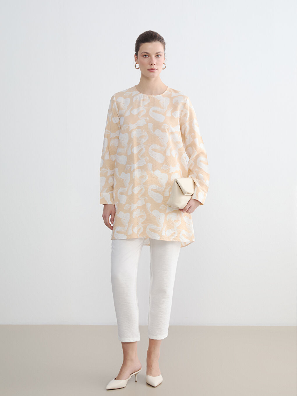 Bej Bisiklet Yaka Desenli Kadın Tunik-1