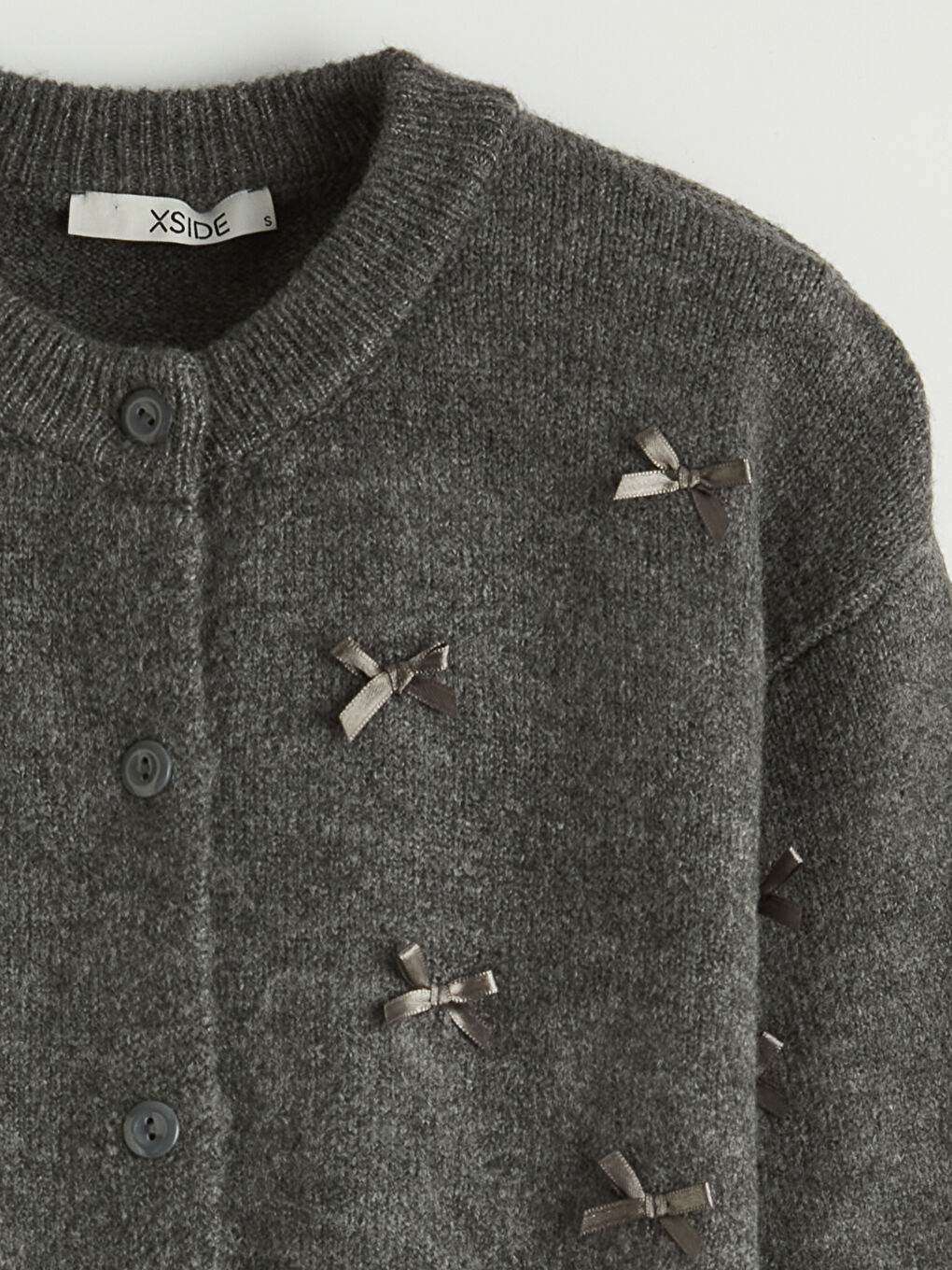 Antrasit Bisiklet Yaka Fiyonk İşlemeli Kadın Triko Hırka-1