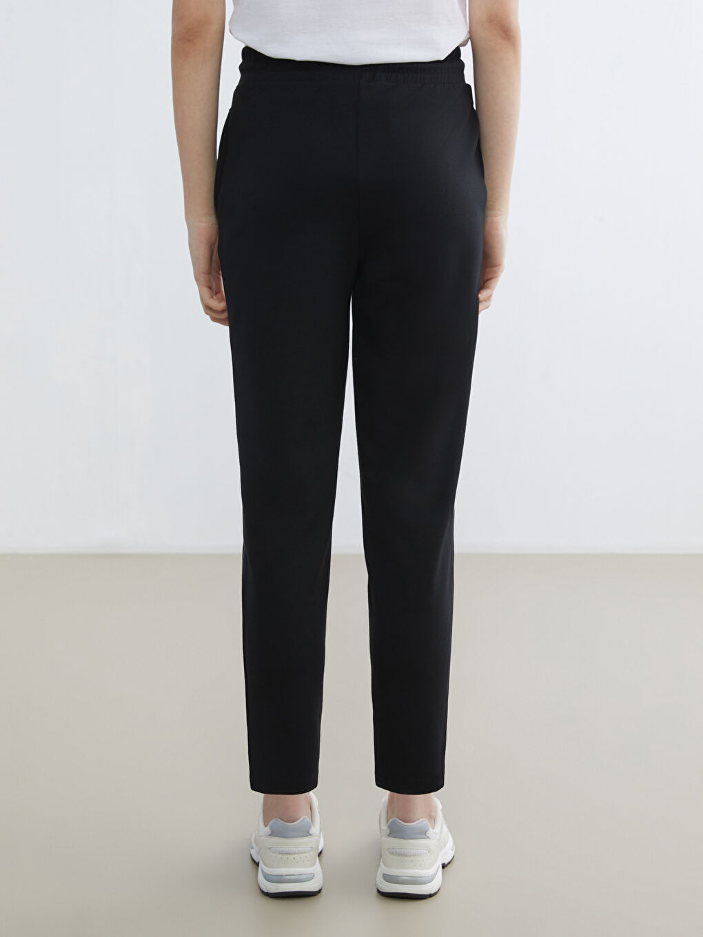 Siyah Beli Lastikli Soft Touch Kadın Eşofman Altı-3