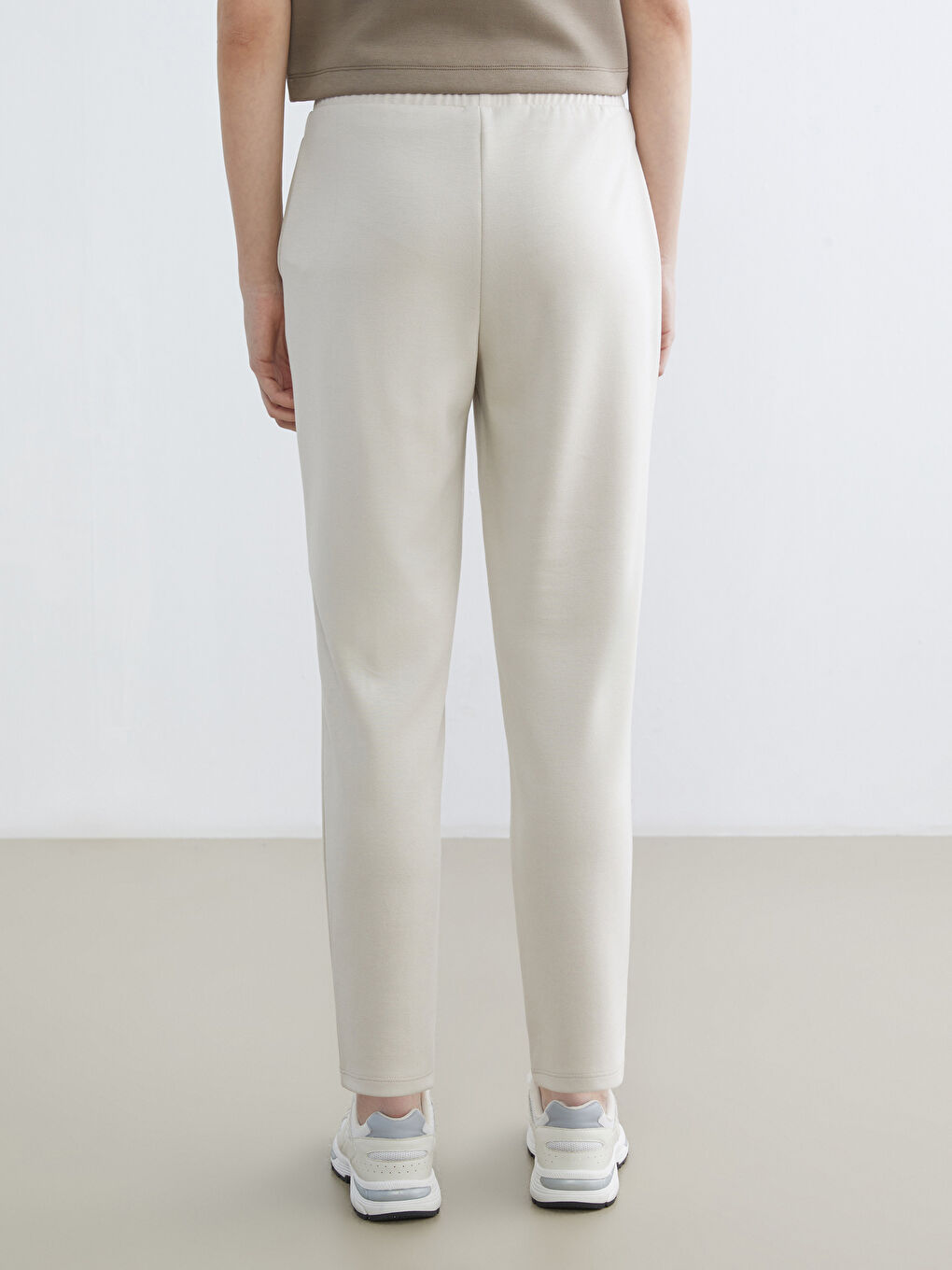 Gri Beli Lastikli Soft Touch Kadın Eşofman Altı-3