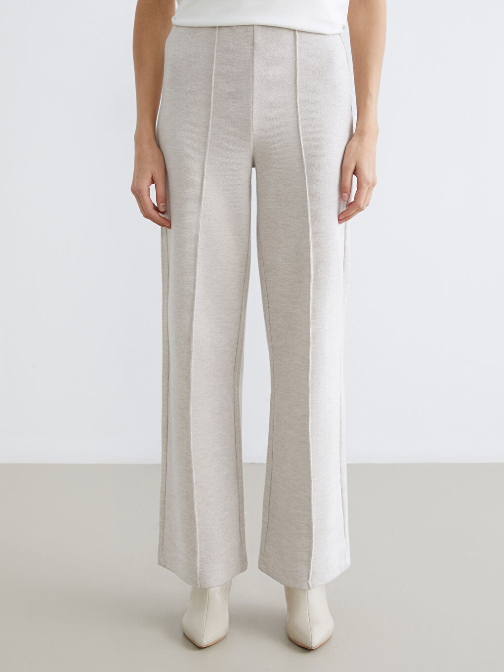 Bej Beli Lastikli Geniş Paça Kadın Pantolon-1