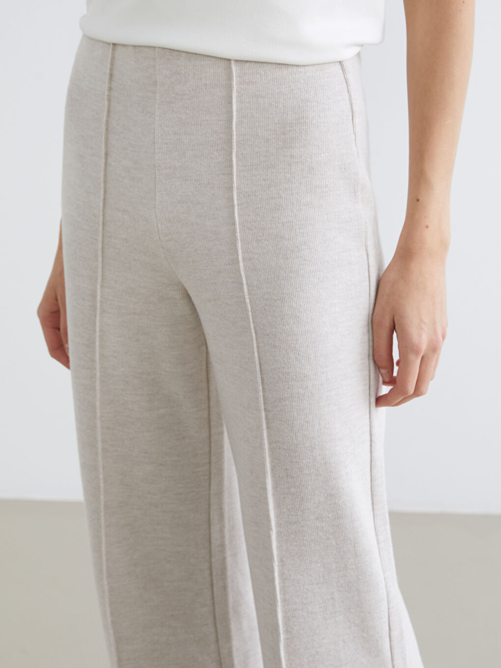 Bej Beli Lastikli Geniş Paça Kadın Pantolon-2