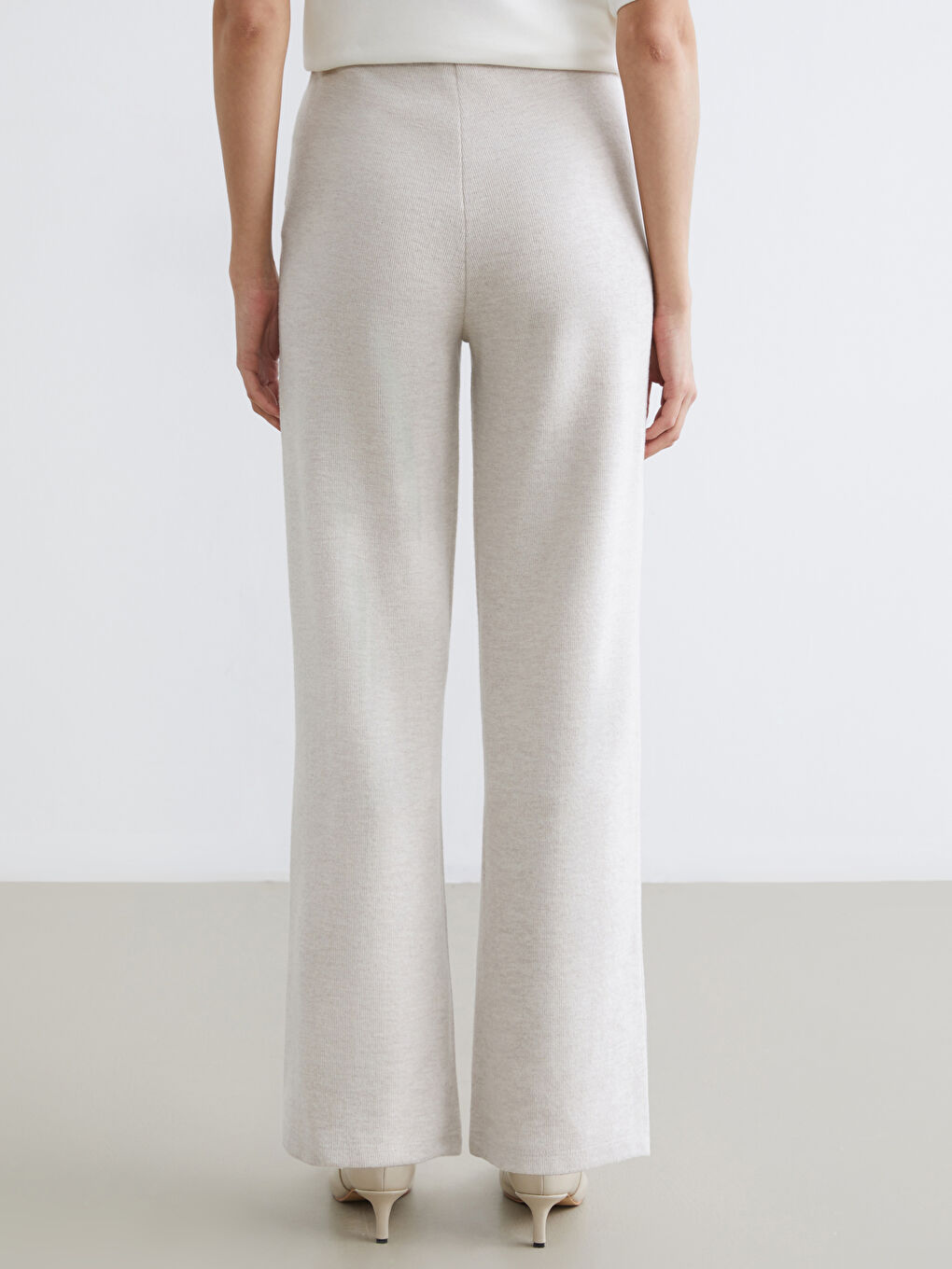 Bej Beli Lastikli Geniş Paça Kadın Pantolon-3