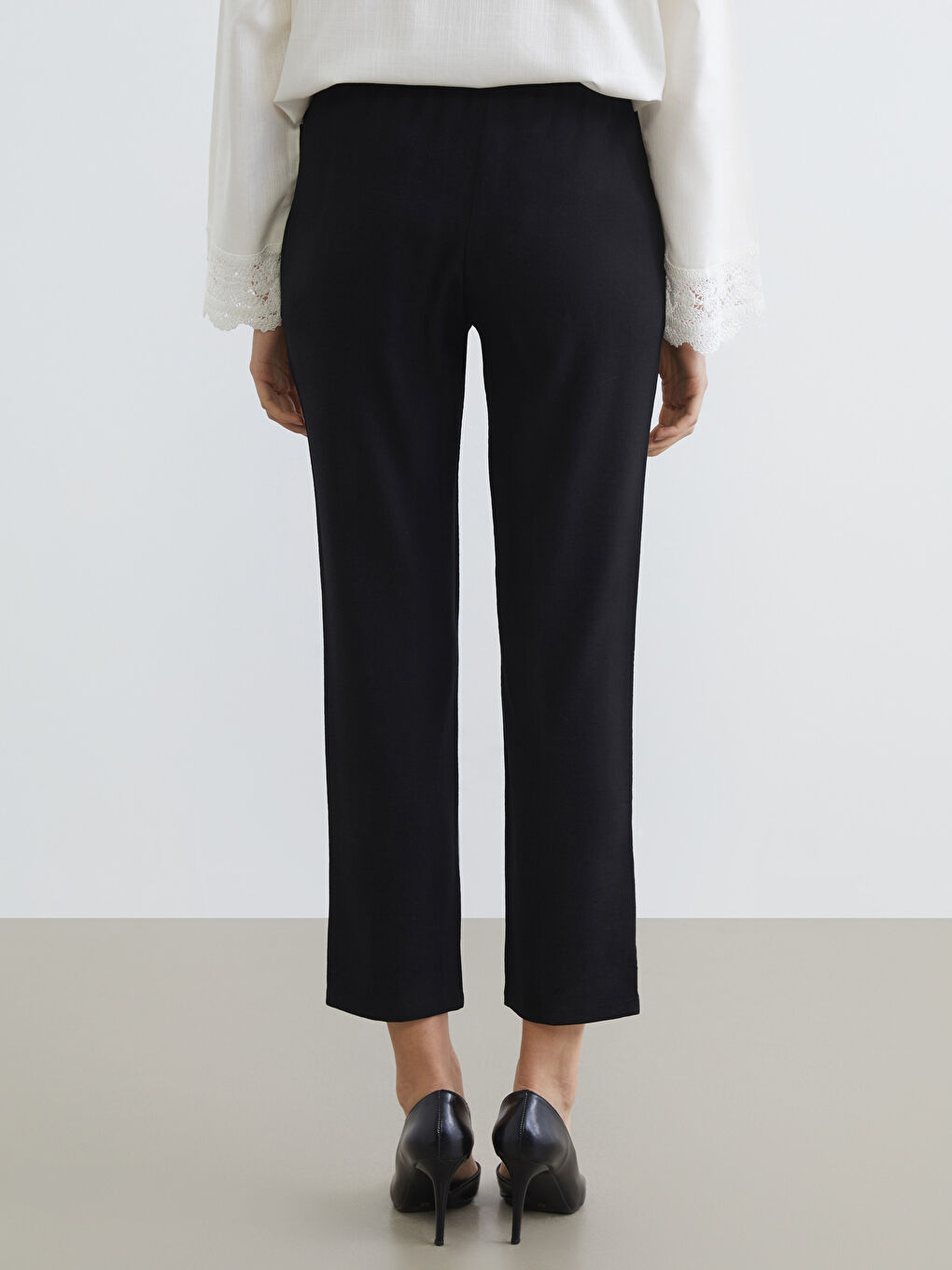 Siyah Beli Lastikli Kadın Pantolon-4