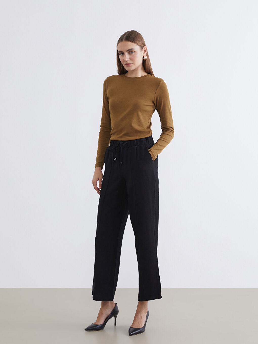 Siyah Beli Lastikli Dokulu Kadın Pantolon