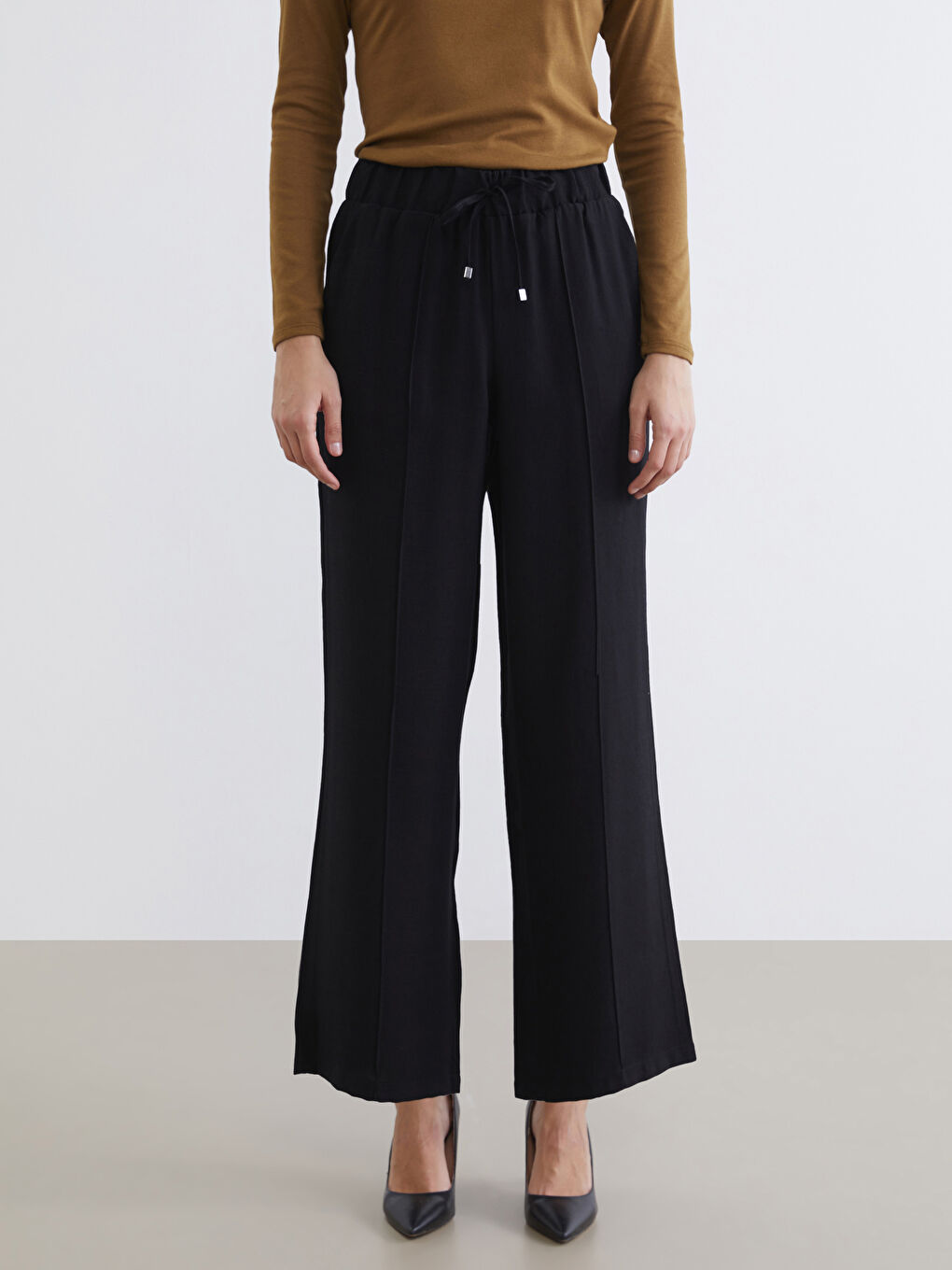 Siyah Beli Lastikli Dokulu Kadın Pantolon-1