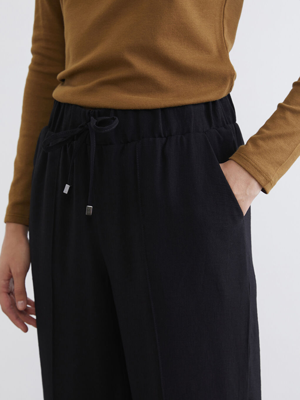 Siyah Beli Lastikli Dokulu Kadın Pantolon-2