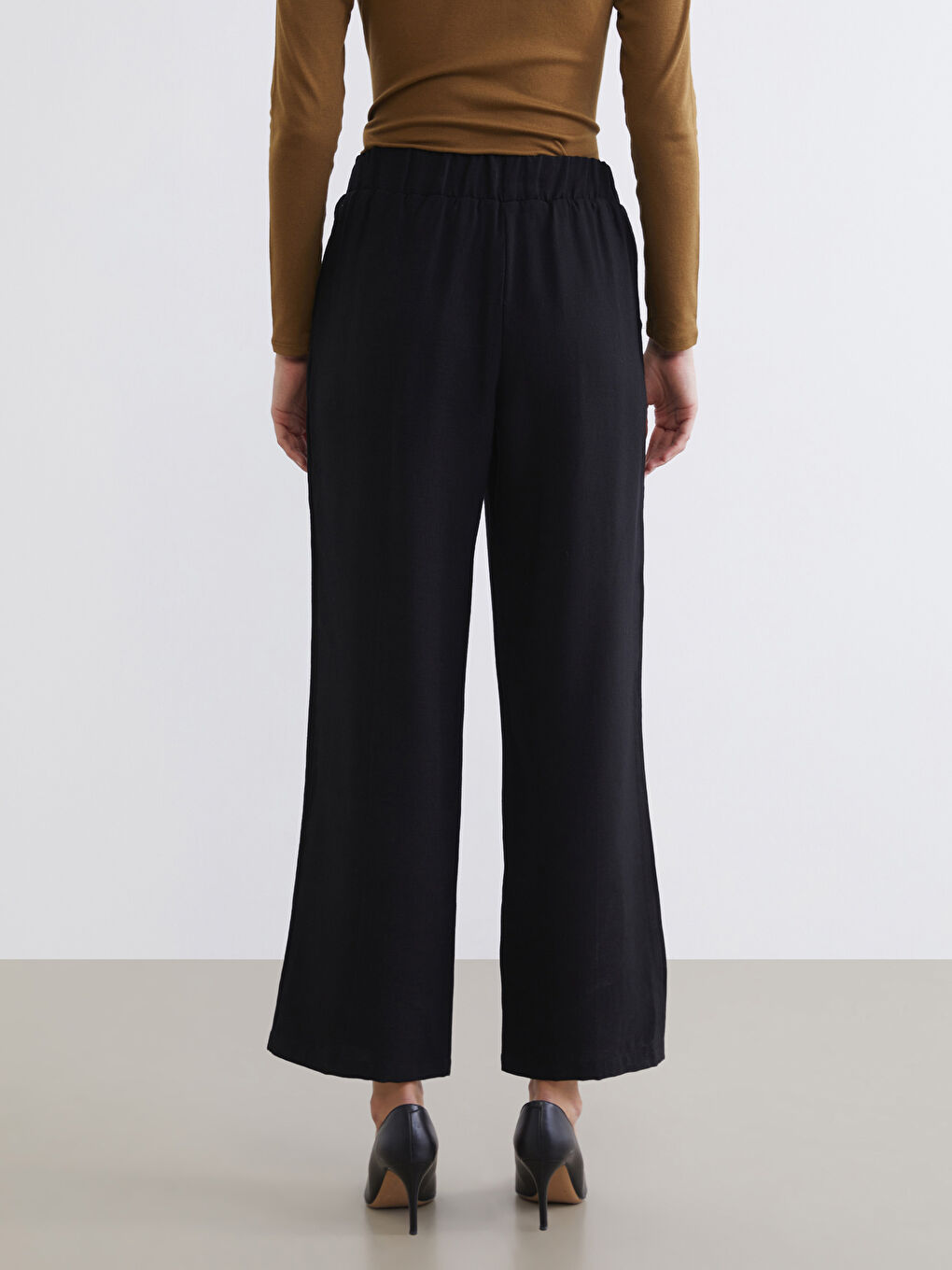 Siyah Beli Lastikli Dokulu Kadın Pantolon-3