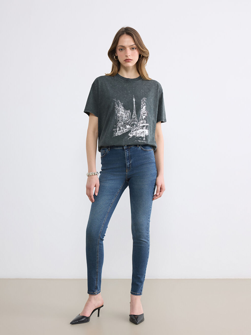 Antrasit Bisiklet Yaka Paris Baskılı Kadın Tişört-1