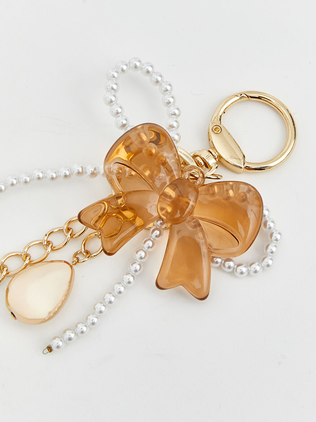 ქალის ჩანთის ბრელოკი ბაფთის დეტალებით-1