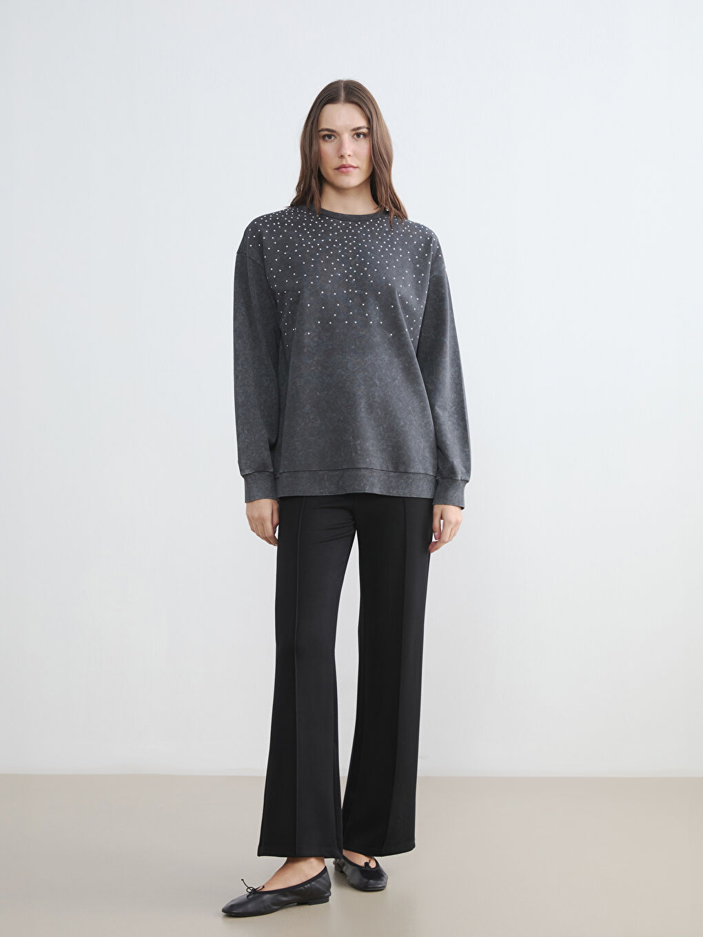 Gri Bisiklet Yaka Taşlı Kadın Sweatshirt-1