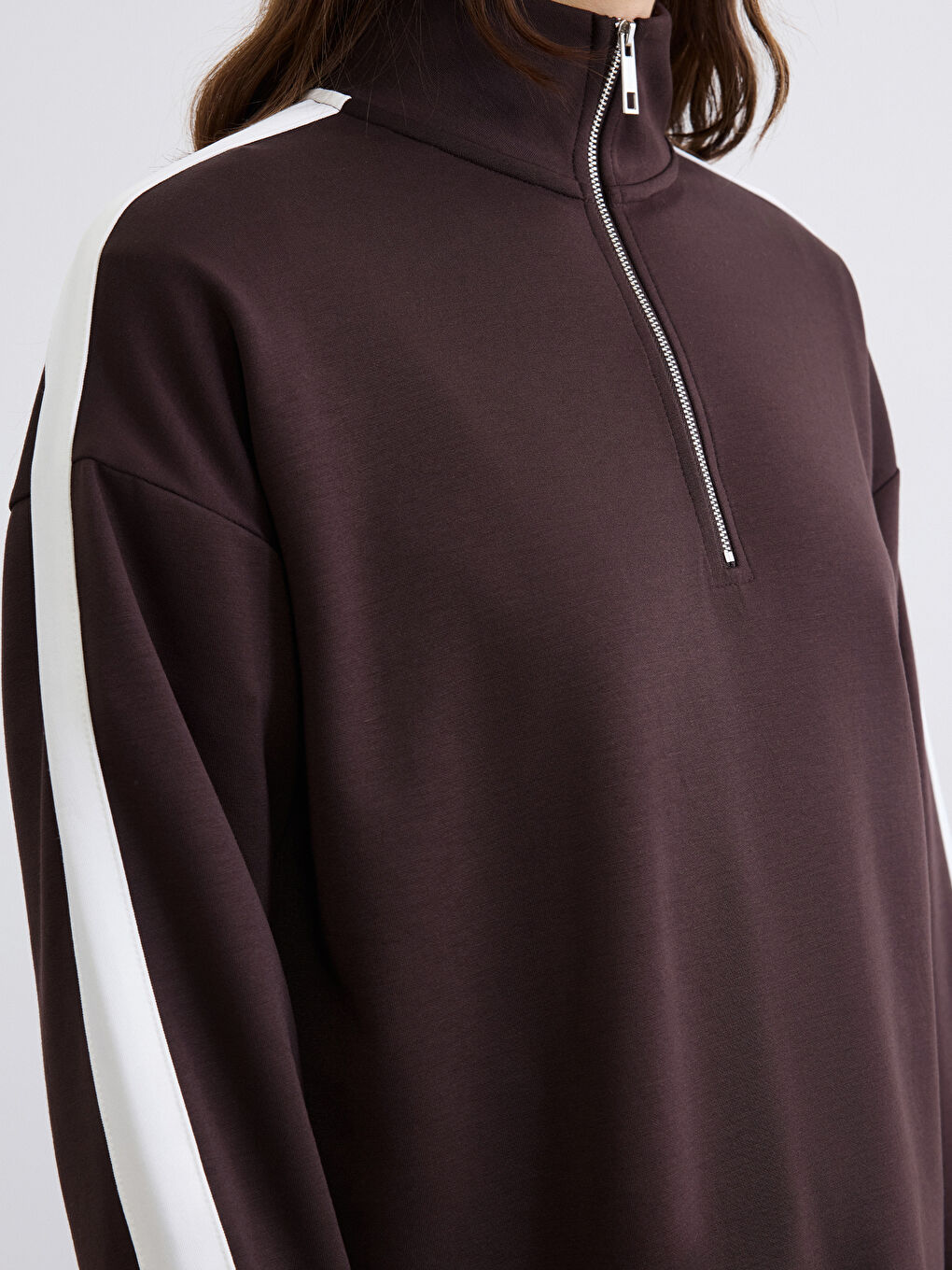 Kahverengi Dik Yaka Soft Touch Kadın Sweatshirt-2