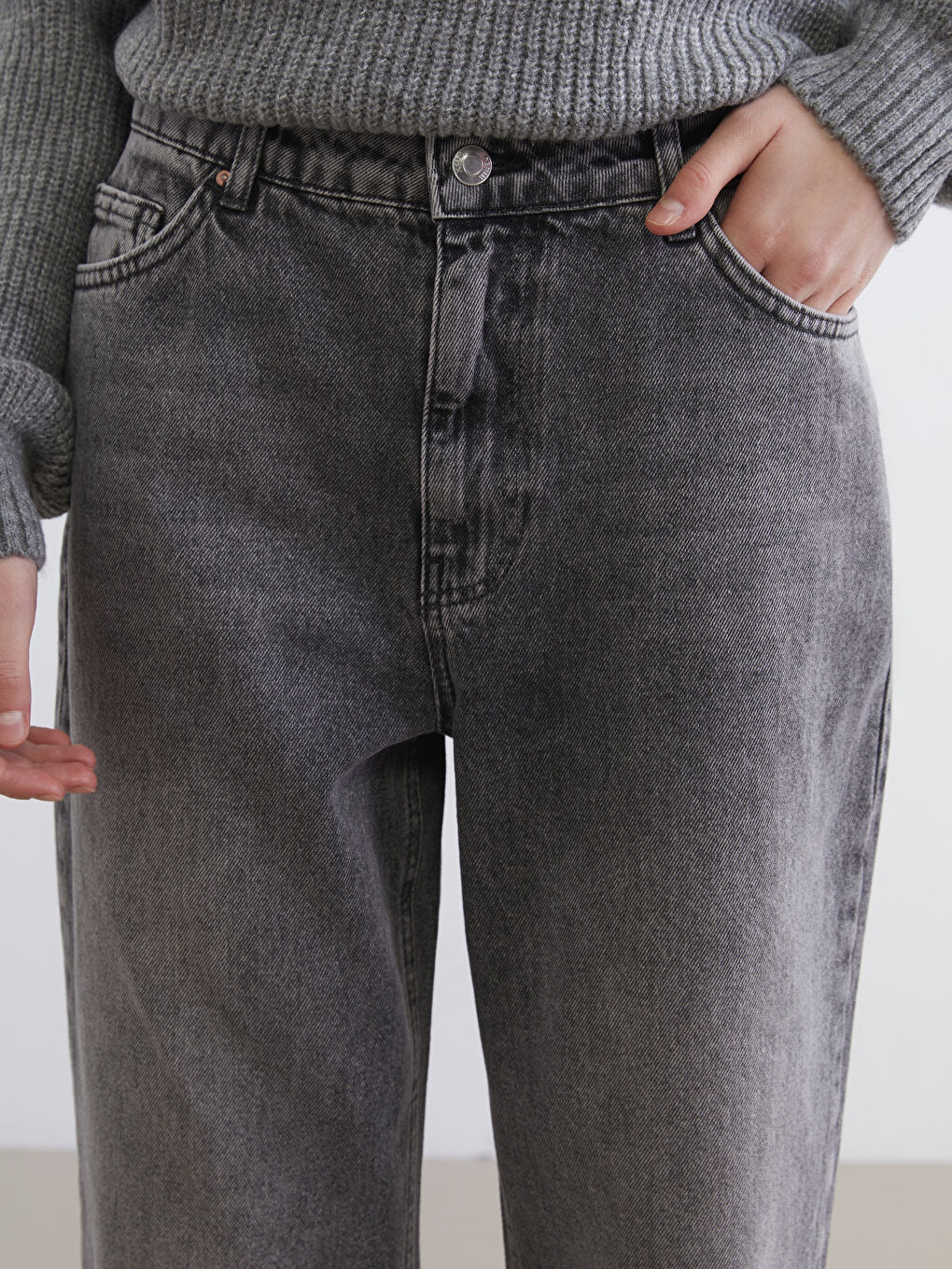 Women's Straight Fit Jeans-2