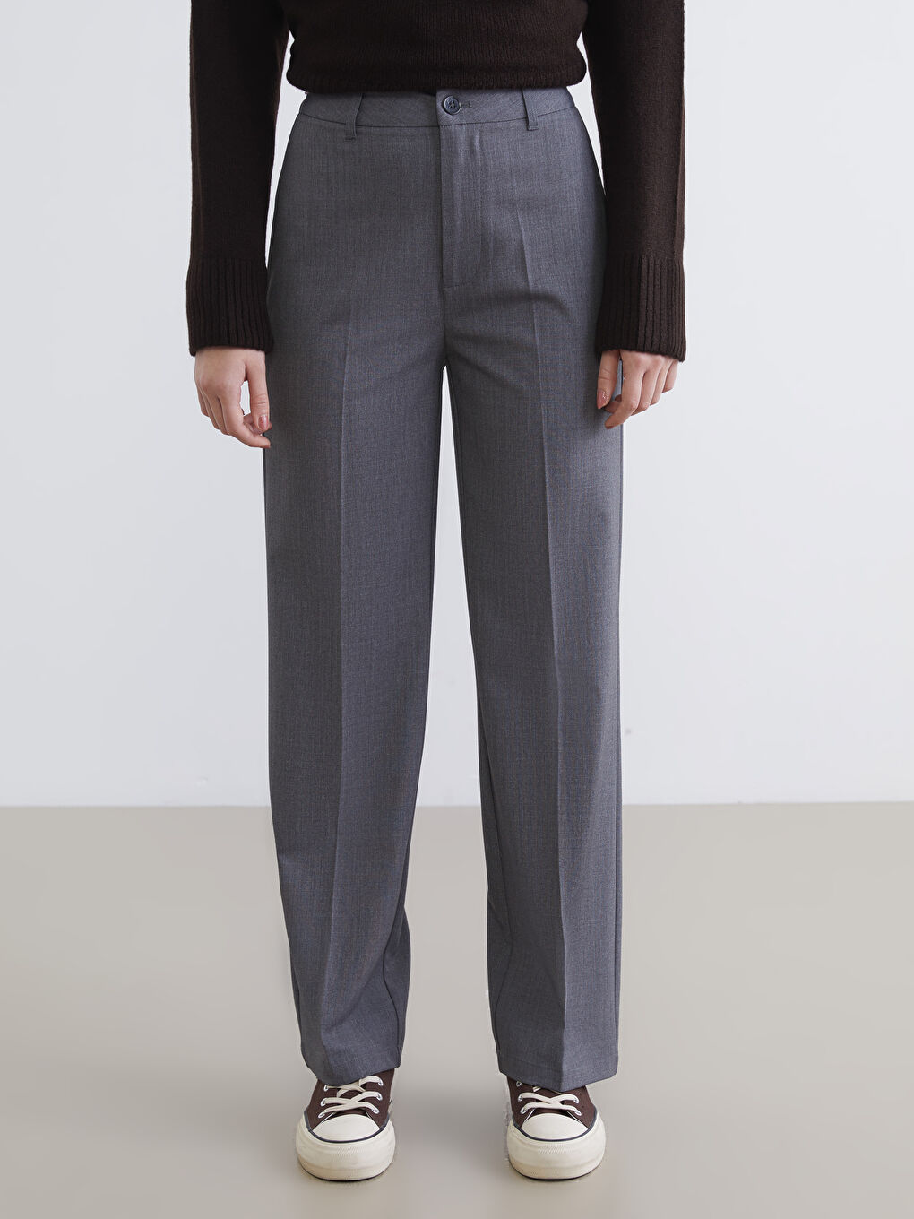 ქალი რუხი შარვალი-1