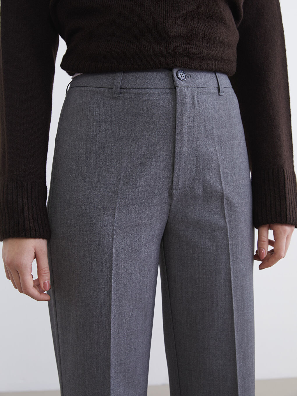 ქალი რუხი შარვალი-2