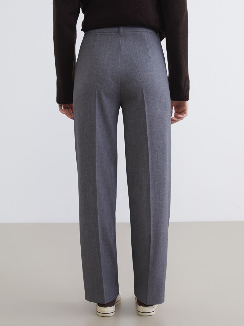 ქალი რუხი შარვალი-3