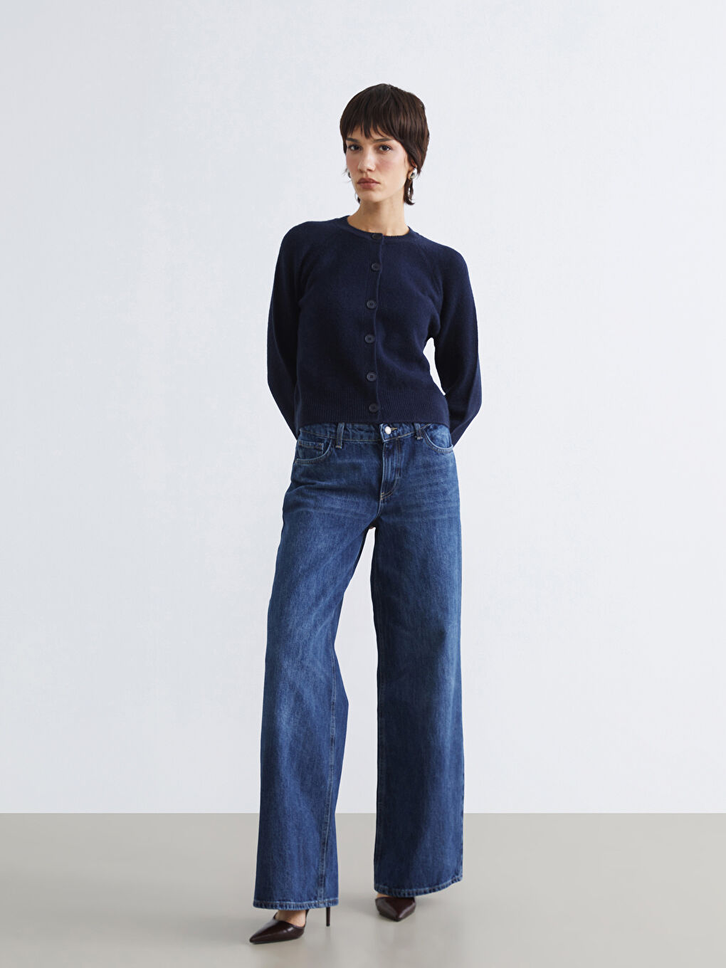 Women's Crew Neck Knit Cardigan-1