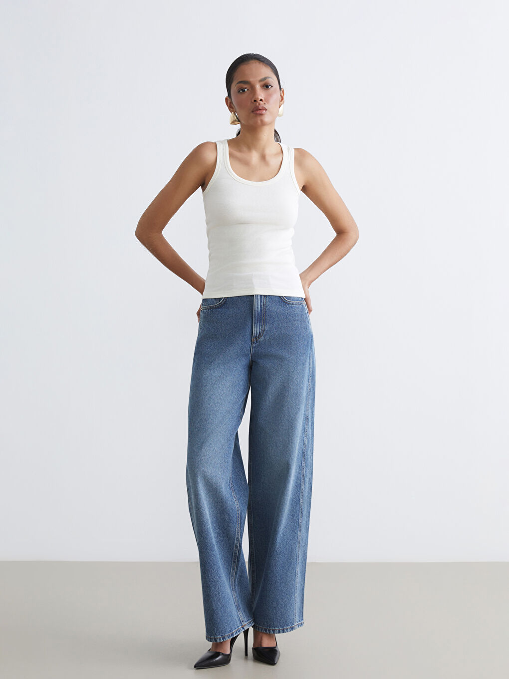 Ekru Bisiklet Yaka Kadın Atlet-1