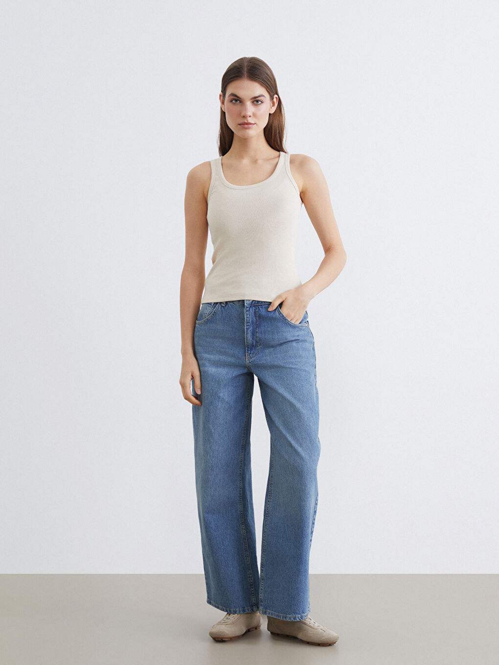 Bej Bisiklet Yaka Kadın Atlet-1