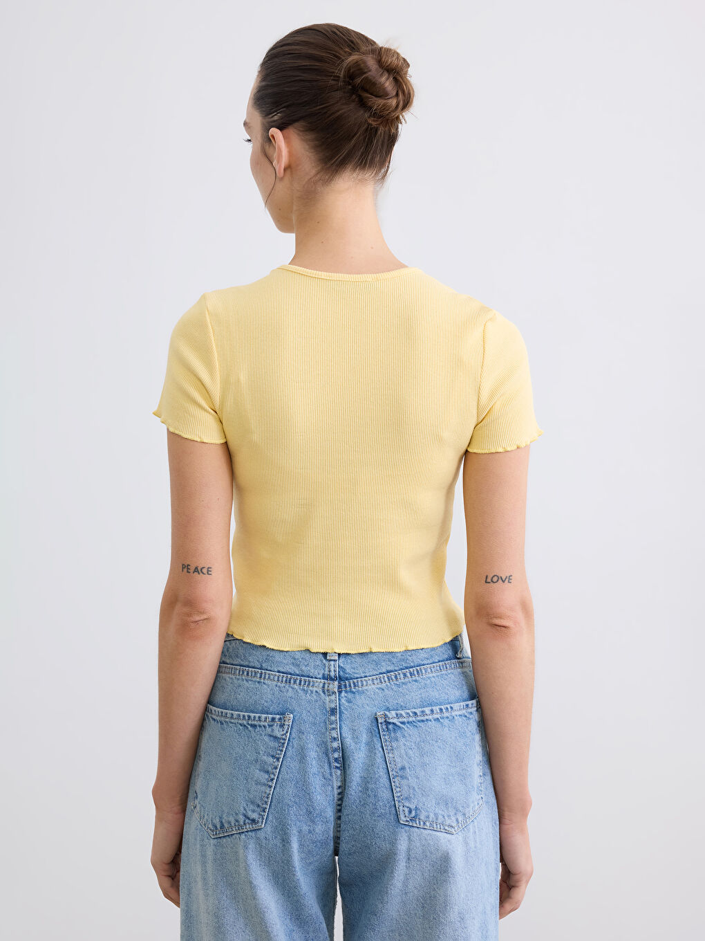 Bej Bisiklet Yaka Fitilli Kadın Tişört-3