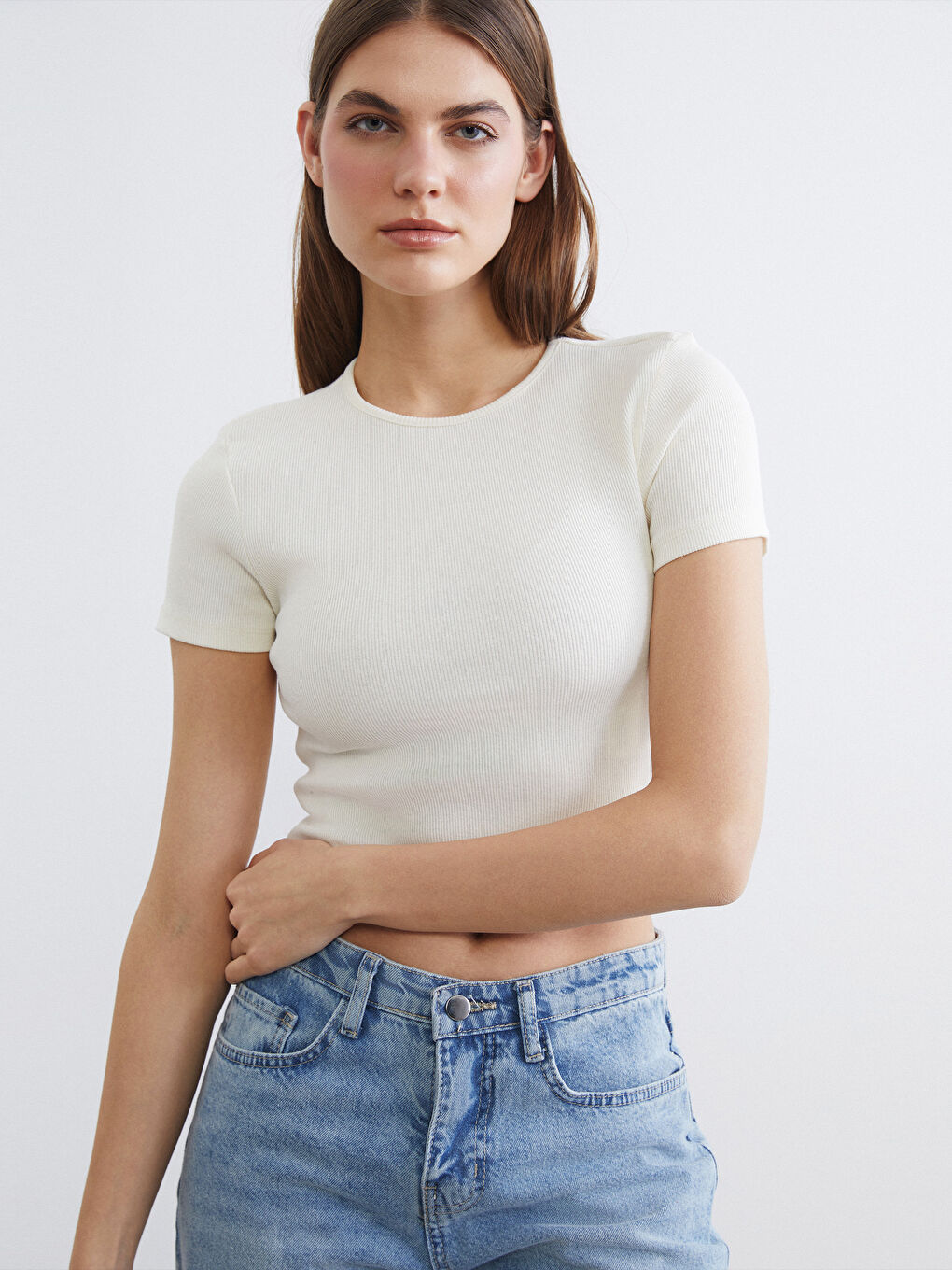 Ekru Bisiklet Yaka Fitilli Kadın Tişört