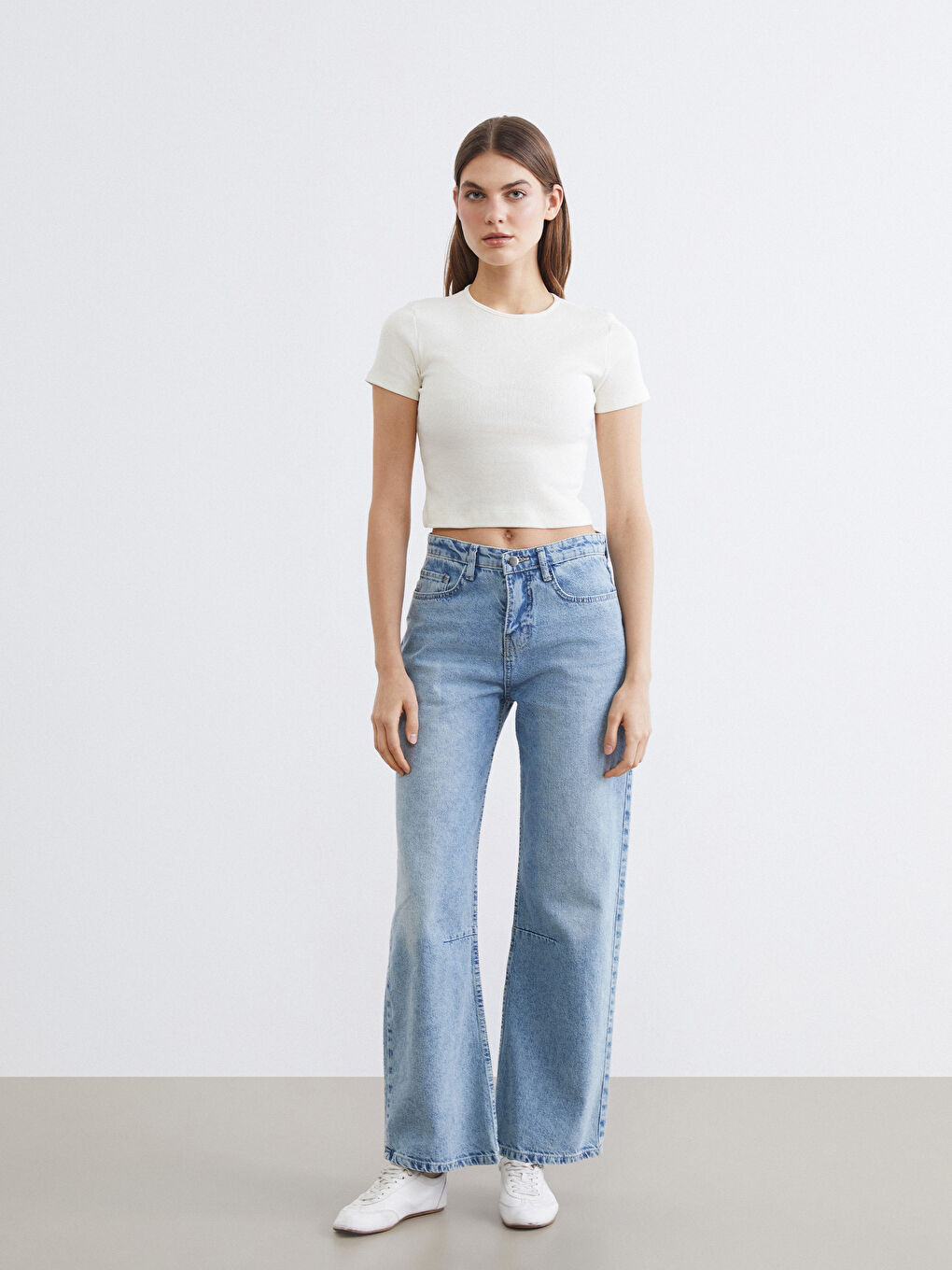 Ekru Bisiklet Yaka Fitilli Kadın Tişört-1