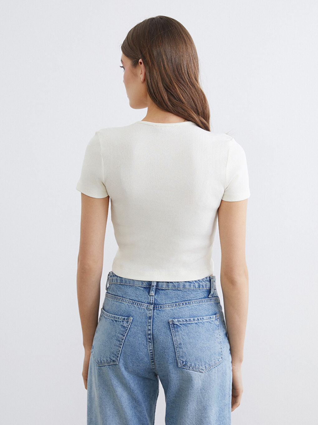 Ekru Bisiklet Yaka Fitilli Kadın Tişört-3