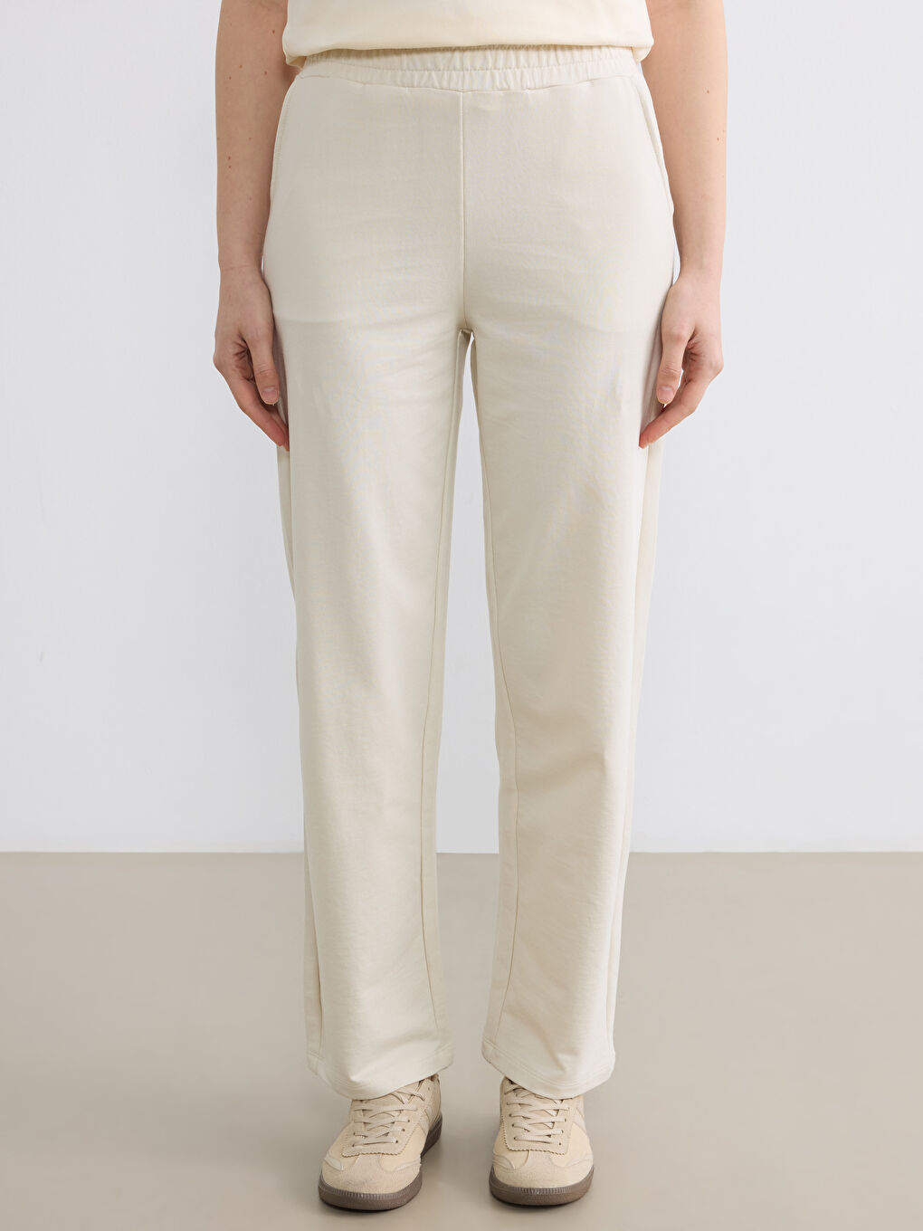 Gri Beli Lastikli Geniş Paça Kadın Eşofman Altı-1