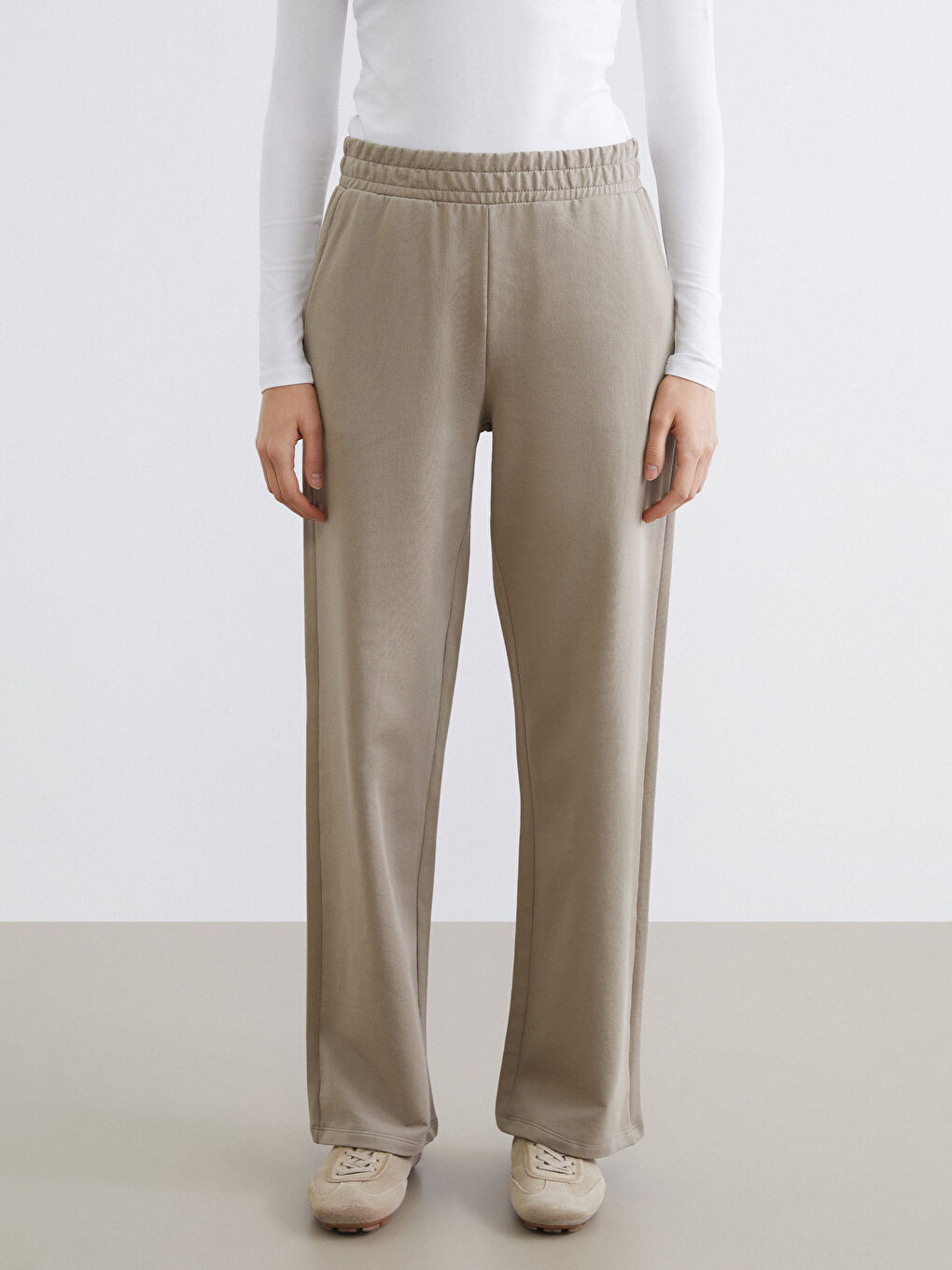 Bej Beli Lastikli Geniş Paça Kadın Eşofman Altı-1