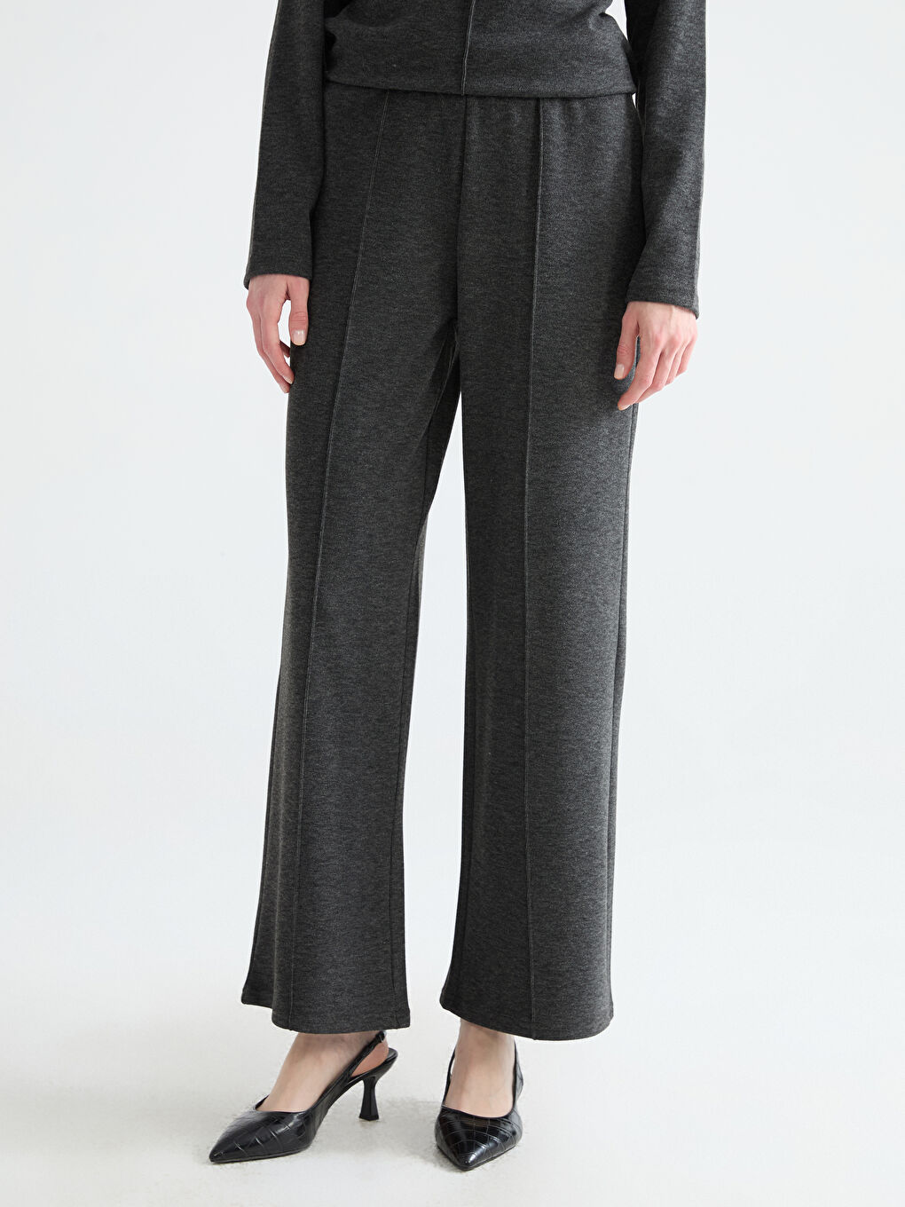 Woman BLACK Sweatpants-1