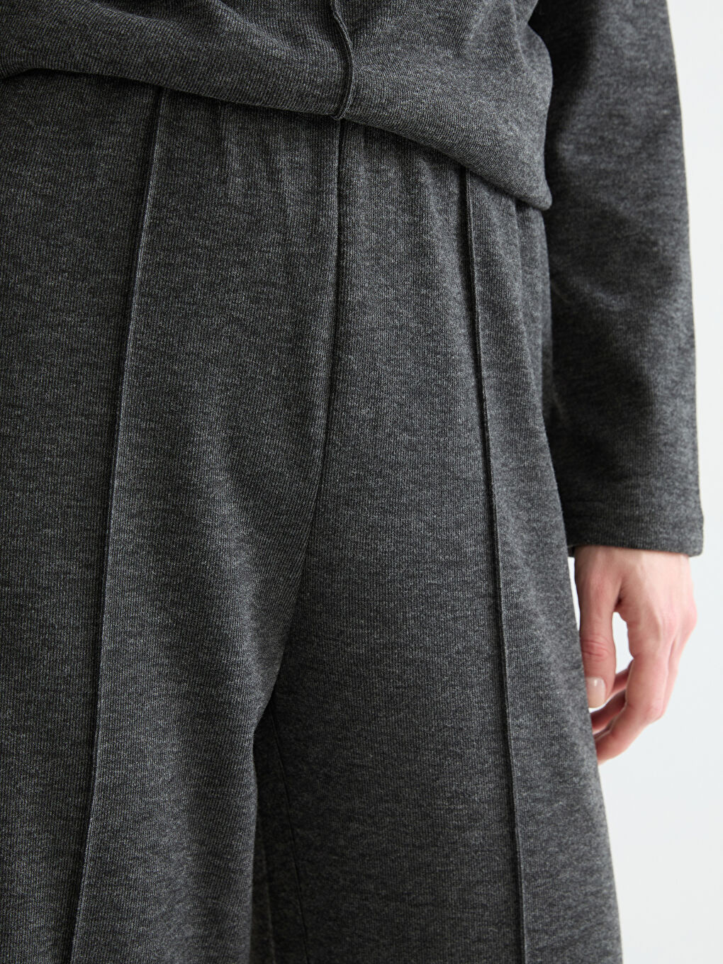 Woman BLACK Sweatpants-2