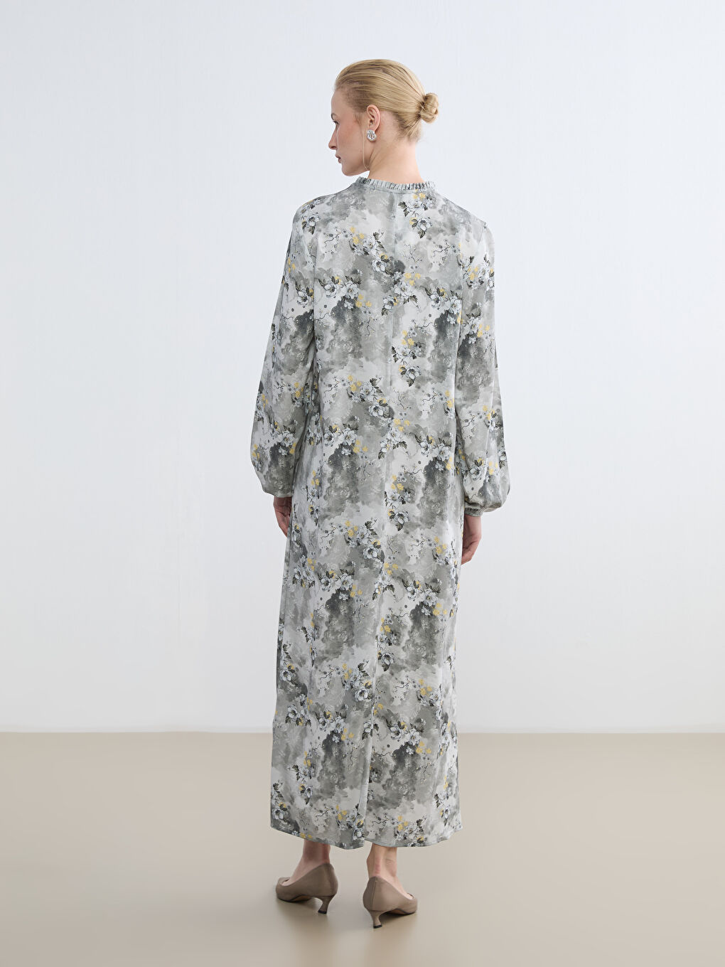 Gri Hakim Yaka Fırfırlı Çiçekli Elbise-3