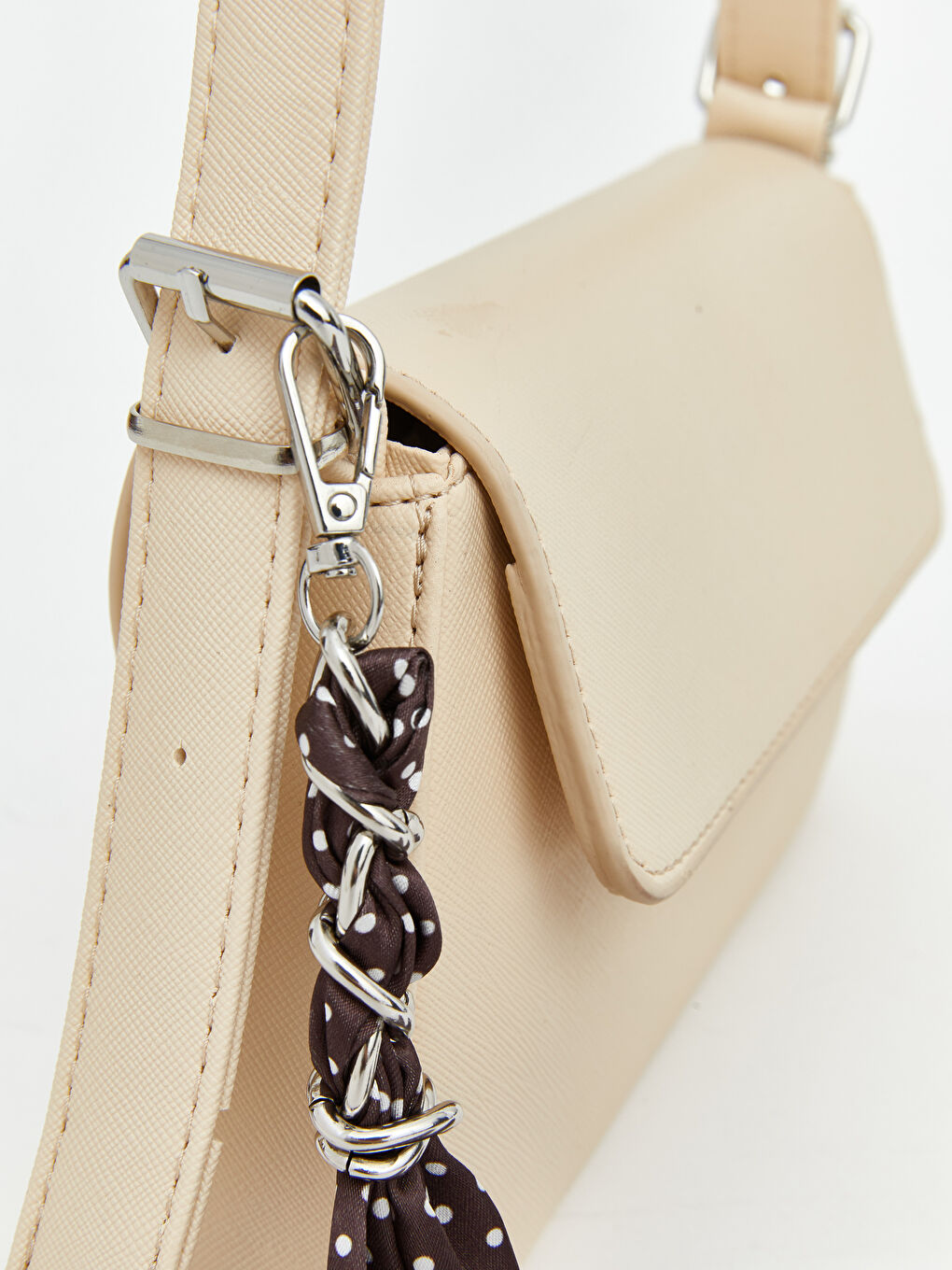 Bej Fular Aksesuarlı Deri Görünümlü Kadın Omuz Çantası-2