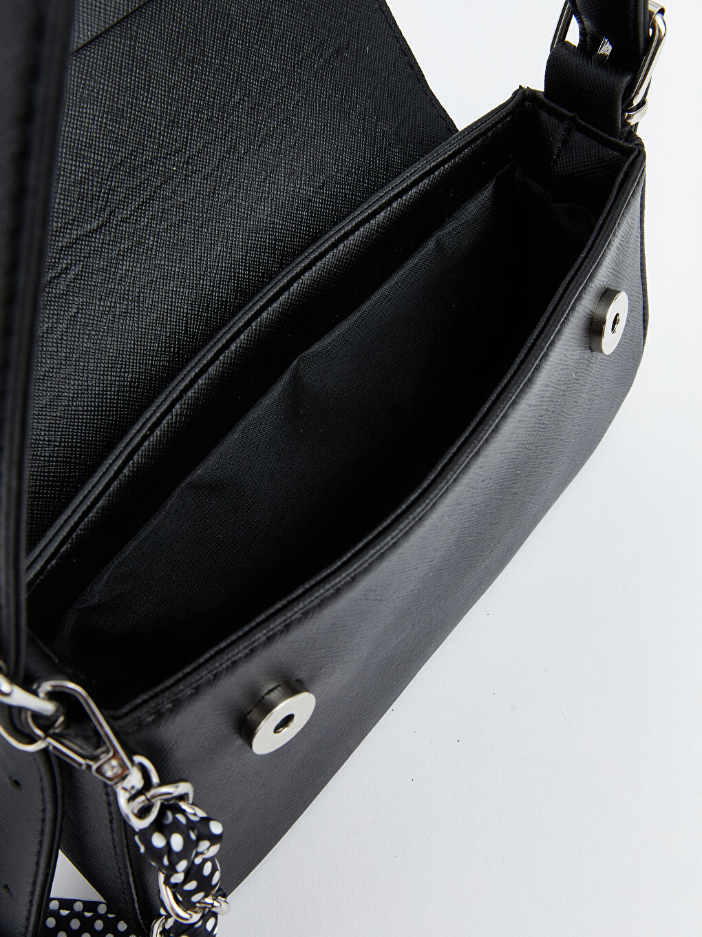 Siyah Puantiyeli Fular Detaylı Kadın Omuz Çantası-3