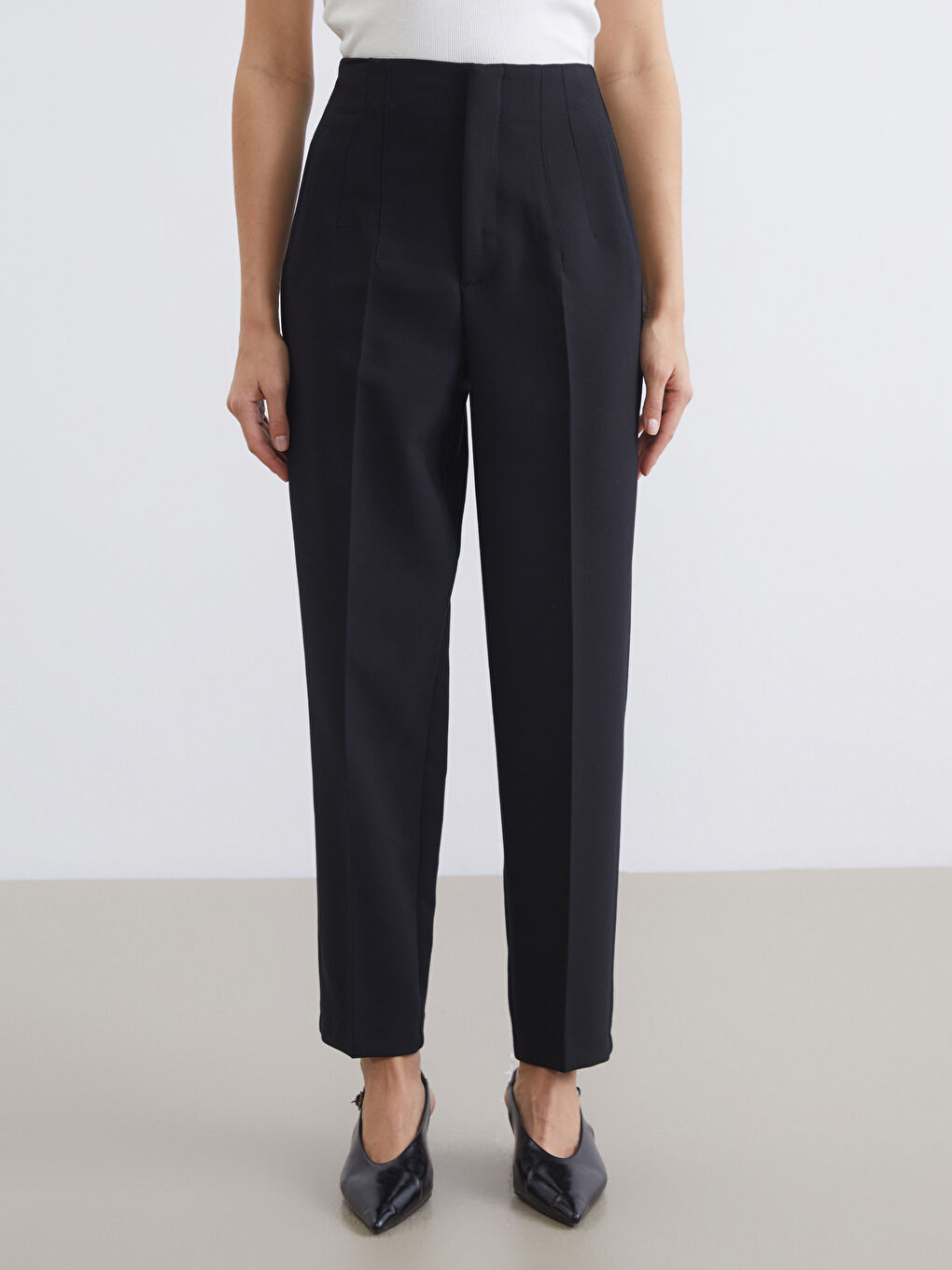 Siyah Carrot Fit Kadın Pileli Pantolon-1