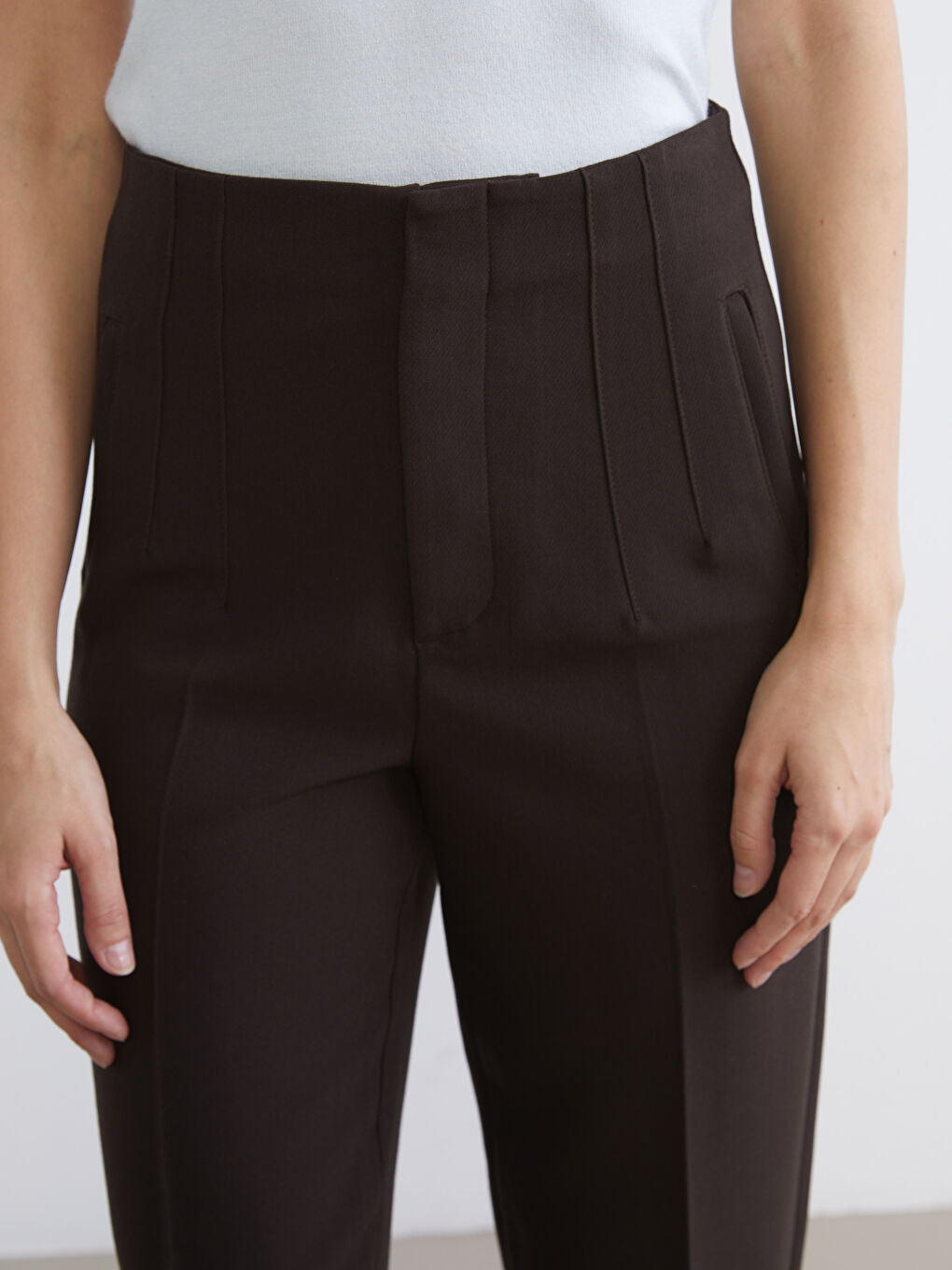 Kahverengi Carrot Fit Kadın Pileli Pantolon-2