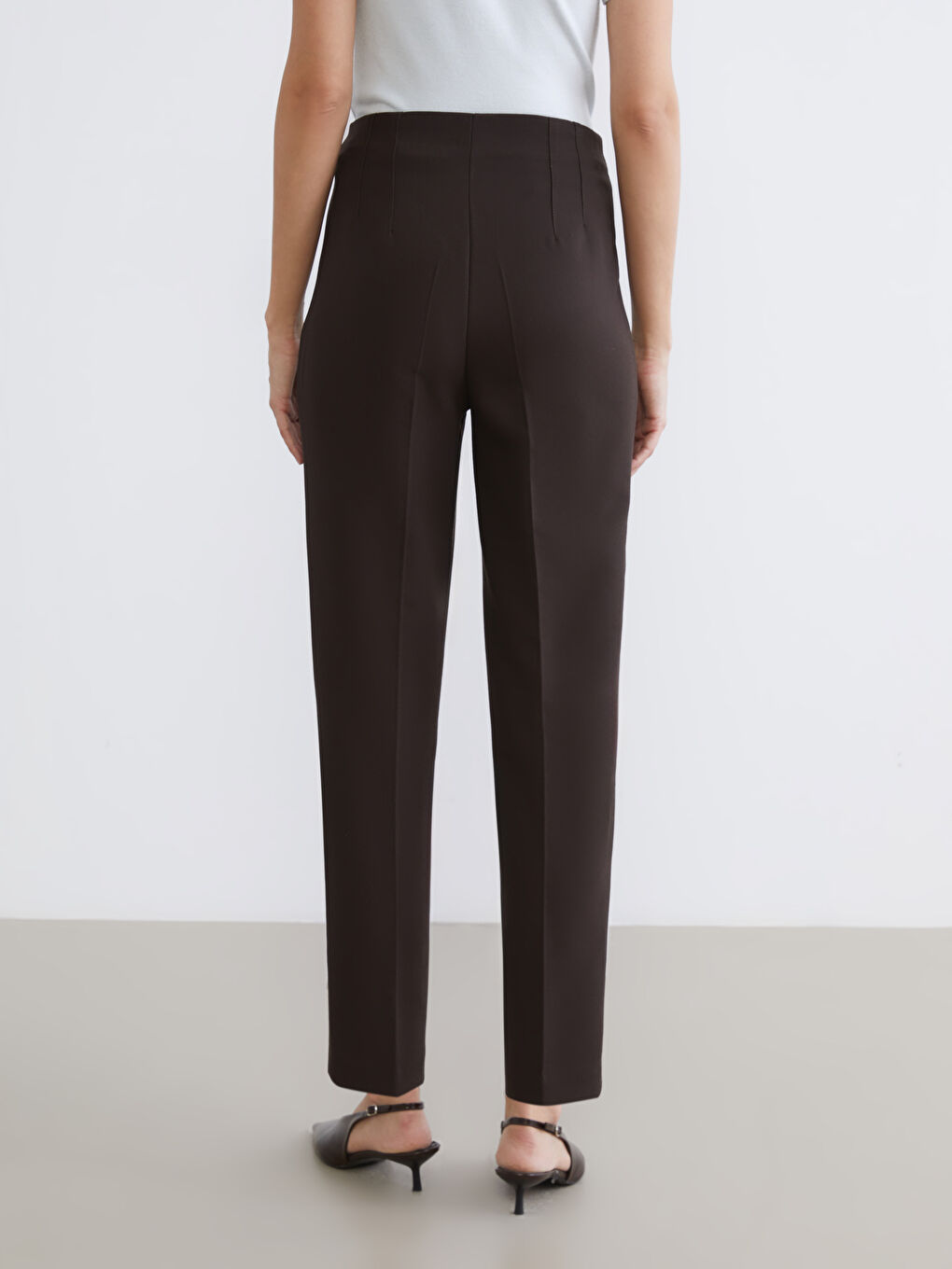 Kahverengi Carrot Fit Kadın Pileli Pantolon-3