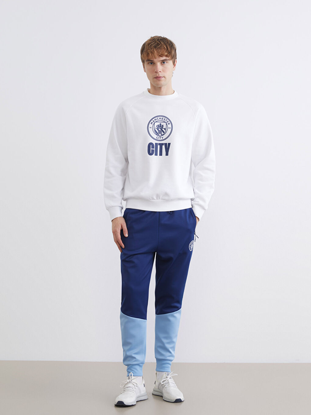 Beyaz Bisiklet Yaka Manchester City Baskılı Erkek Sweatshirt-1