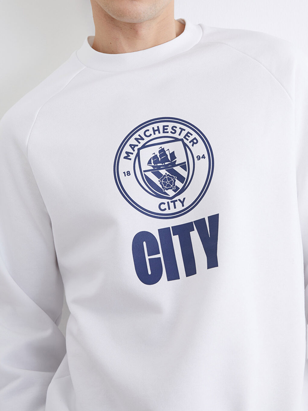 Beyaz Bisiklet Yaka Manchester City Baskılı Erkek Sweatshirt-2