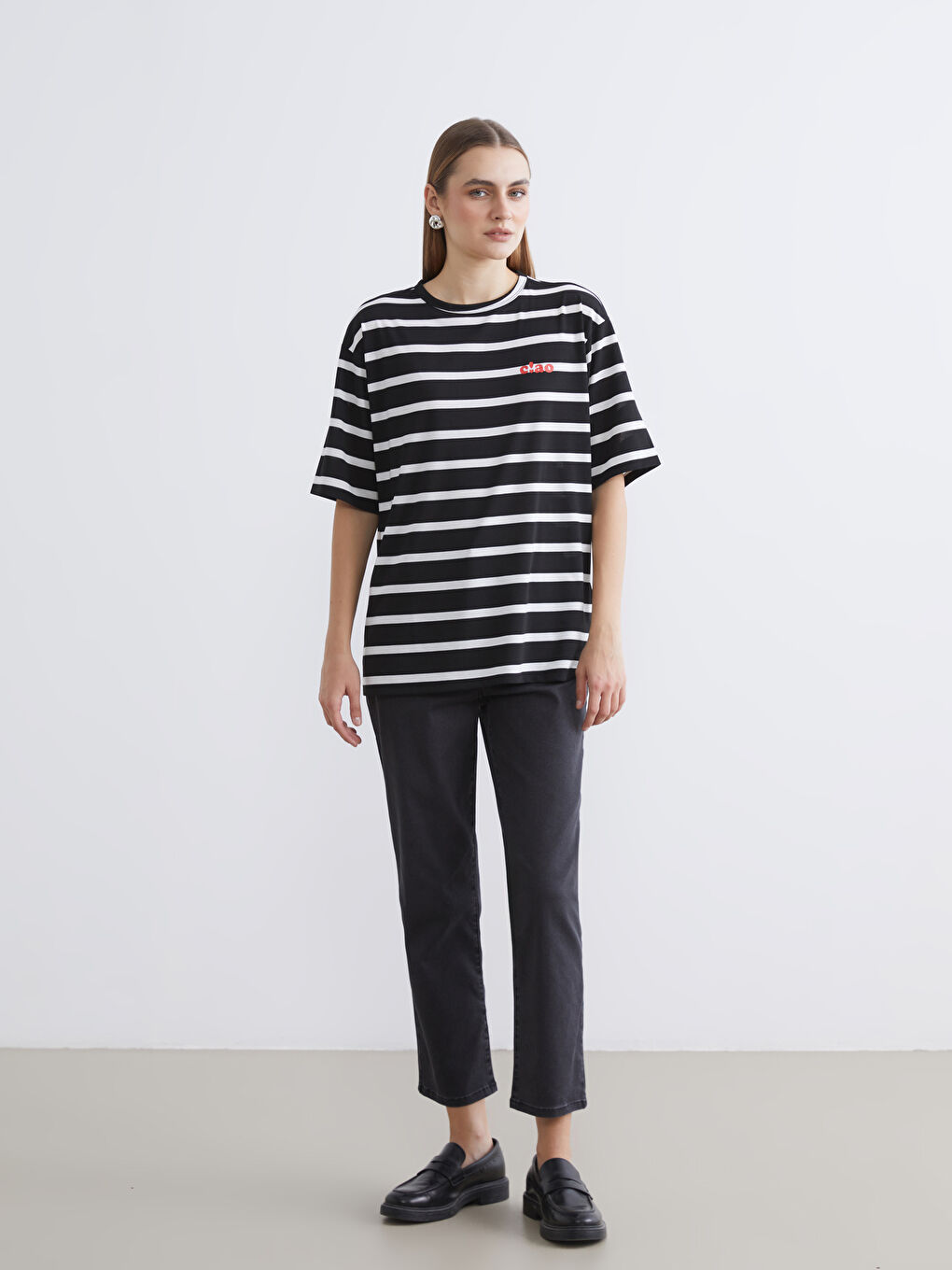 Siyah Bisiklet Yaka Çizgili Oversize Kadın Tişört-1