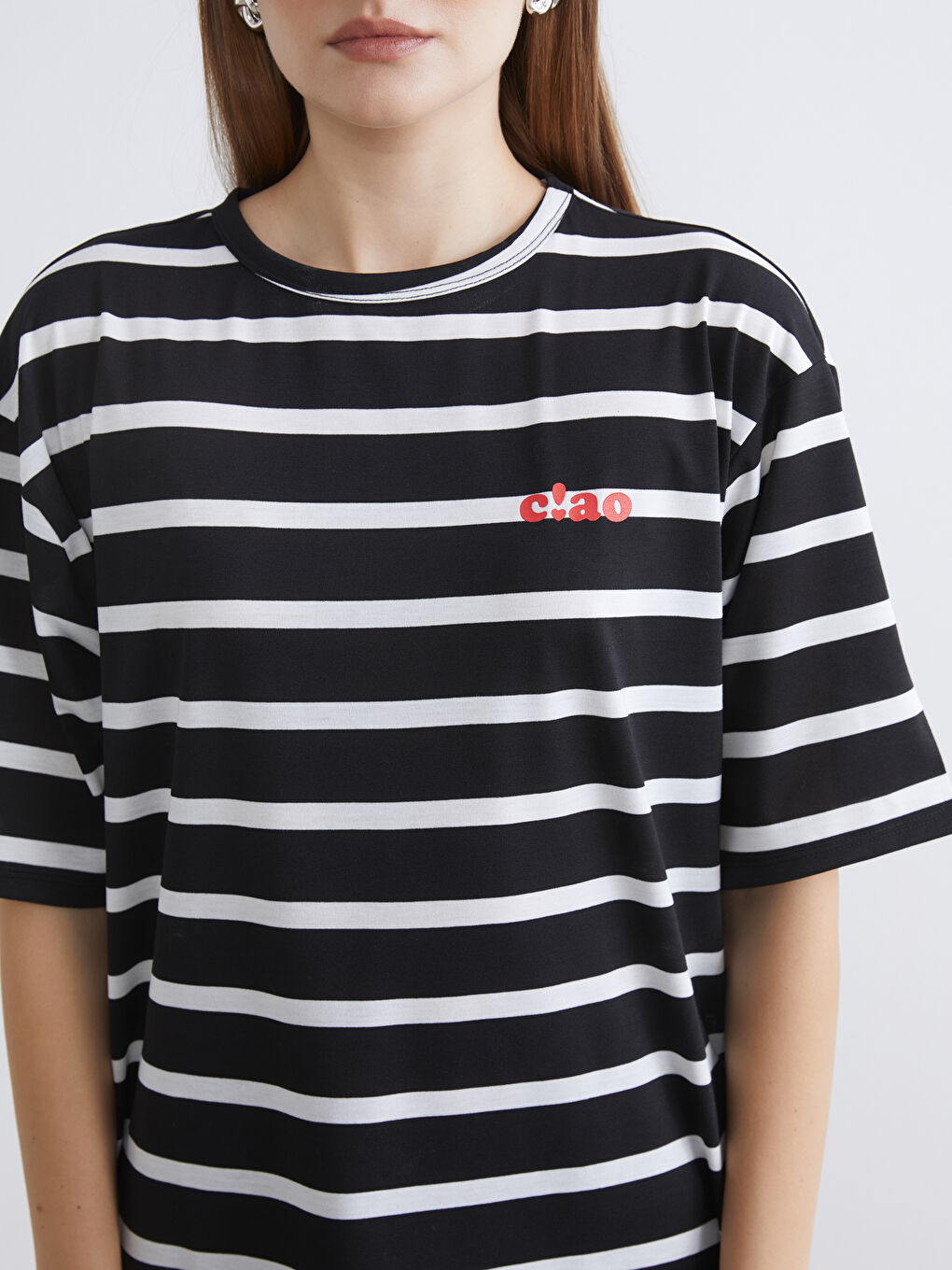 Siyah Bisiklet Yaka Çizgili Oversize Kadın Tişört-2