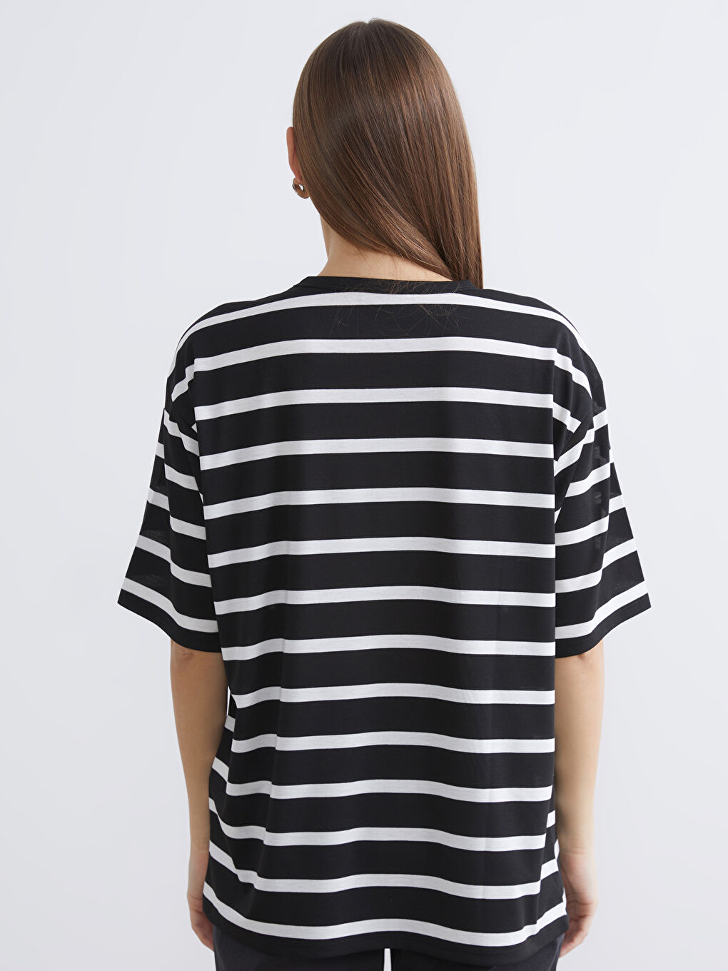 Siyah Bisiklet Yaka Çizgili Oversize Kadın Tişört-3