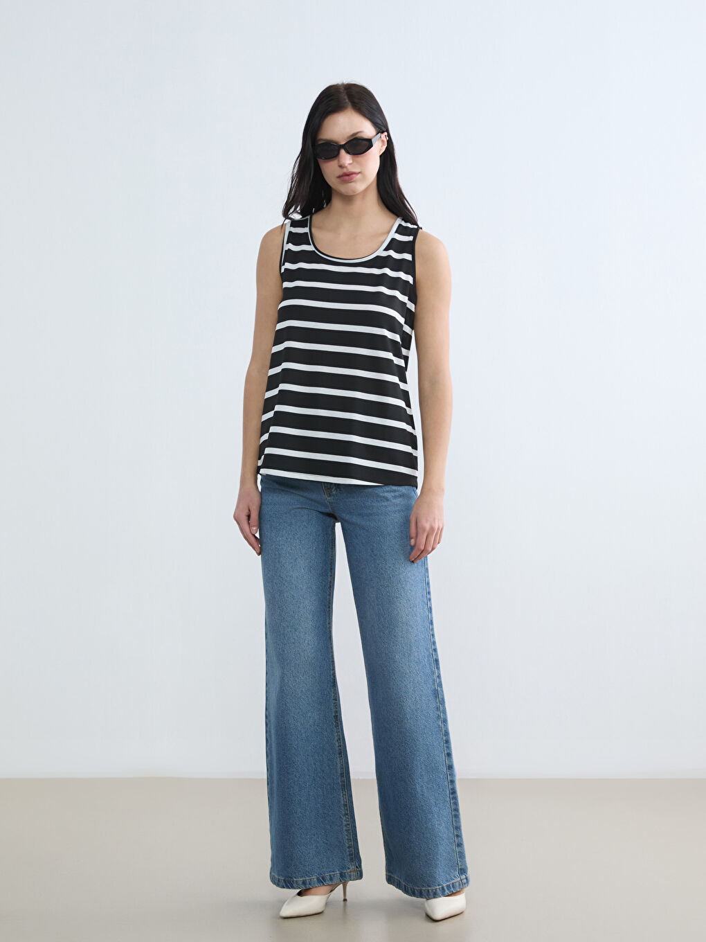 Siyah Bisiklet Yaka Çizgili Kadın Atlet-1