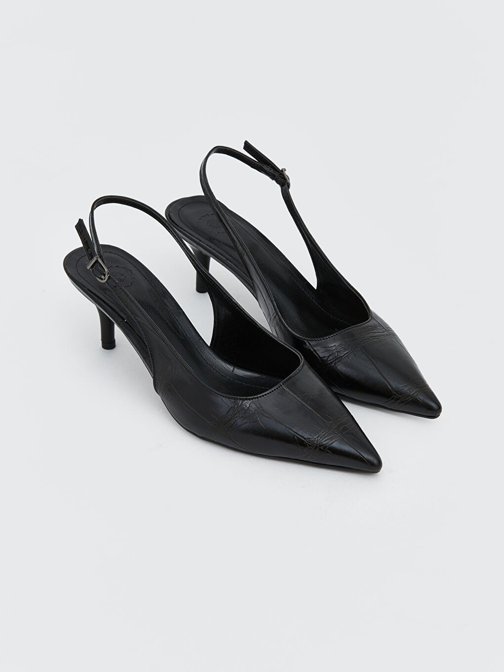 Siyah Sivri Burun Kadın Topuklu Ayakkabı