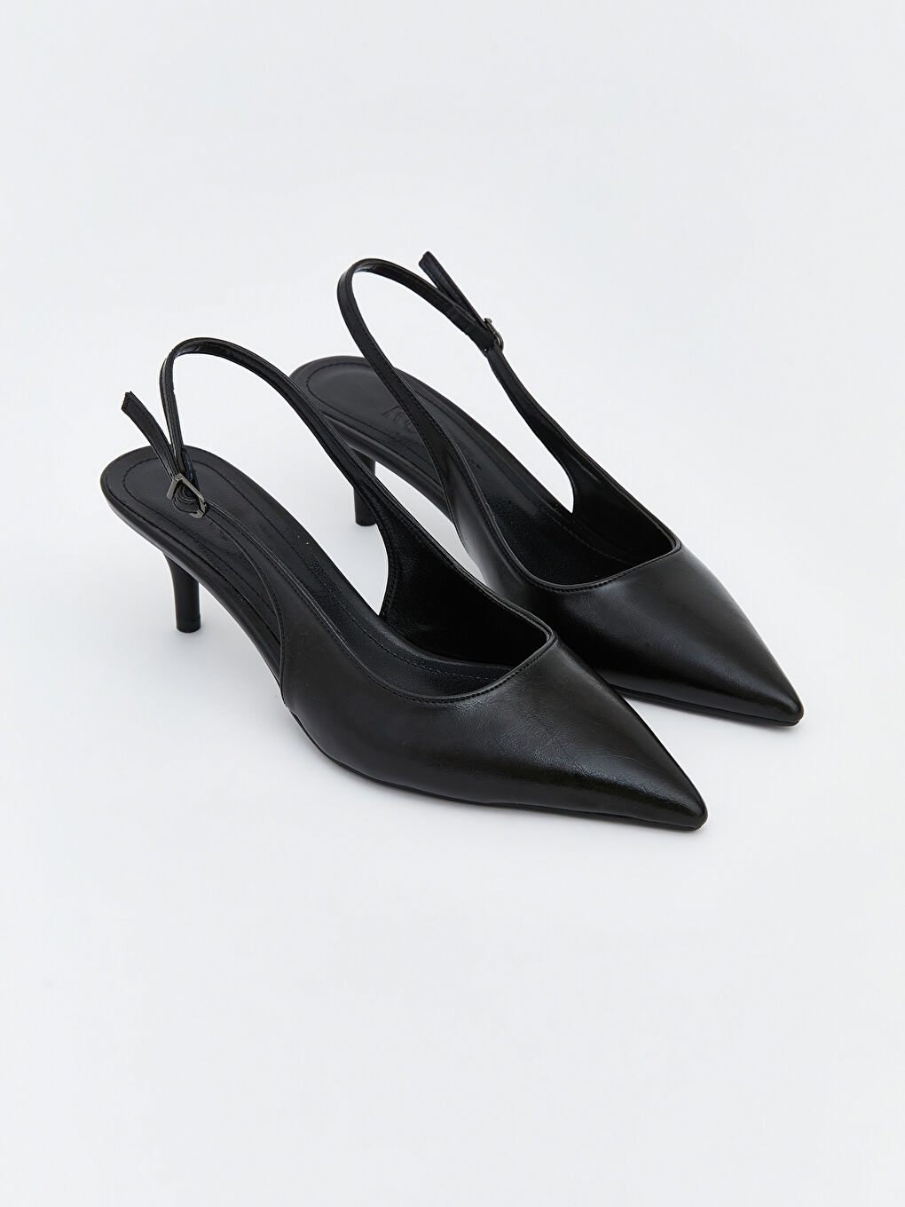 Siyah Sivri Burun Kadın Topuklu Ayakkabı